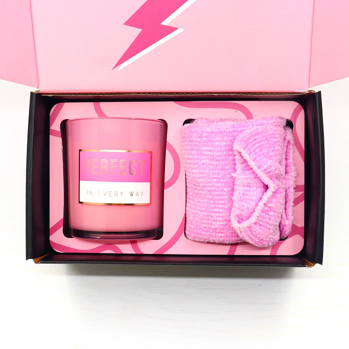 Wholesale OEM Private Label Exquisite Pink Box With 100% Soy Wax Candles in Glass Jar And Socks Aromatherapy Gift Set