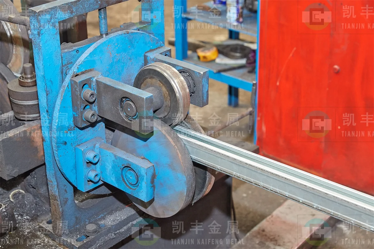 Factory supply hot dip galvanized strut slotted C channel steel Unistrut Channel with price list