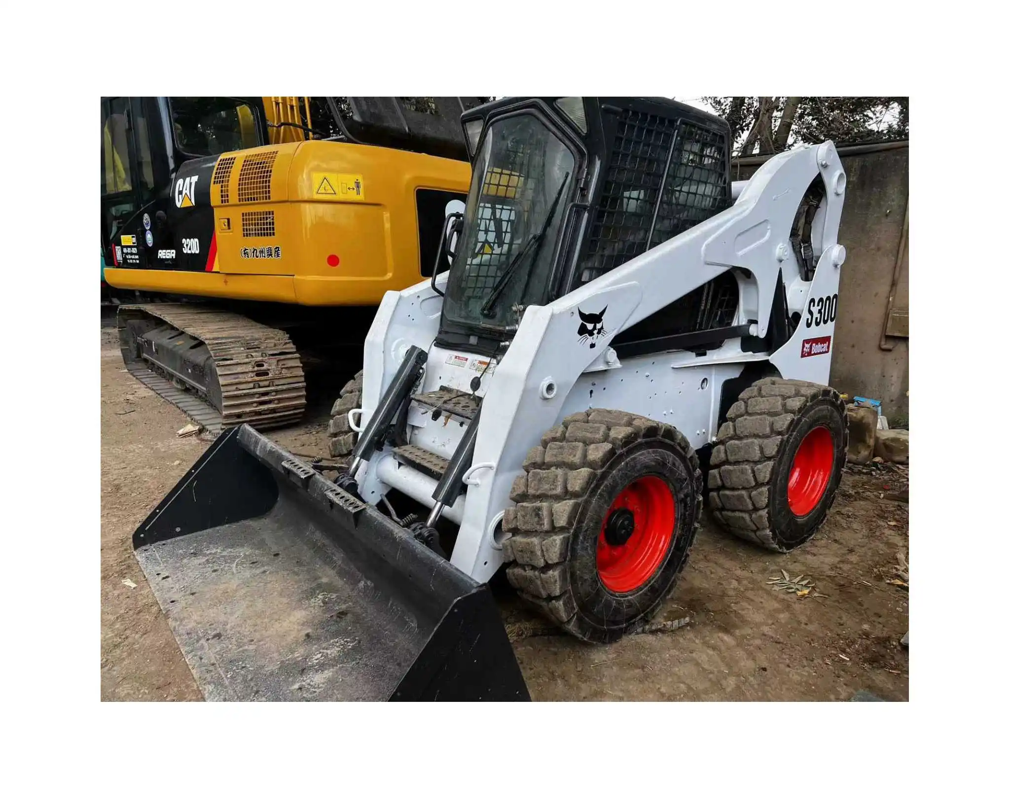 Оригинальный небольшой раздвижной погрузчик bobcat s300 в наличии по низким ценам для продажи. Сертифицировано EPA и CE