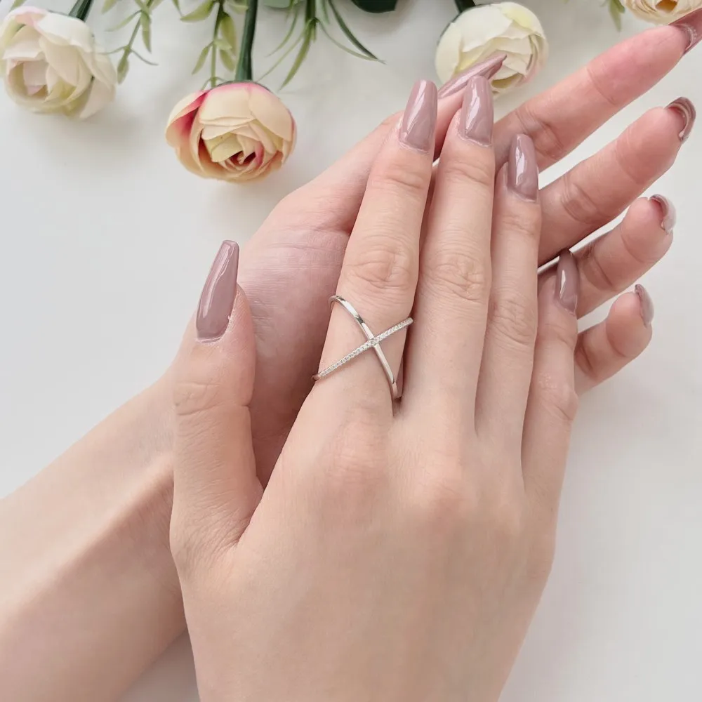 Dylam Simplicity Design 925 Sterling Silver Rhodium Plated Cross Interlock 5A Cubic Zirconia Jewelry Rings for Women Dress Up