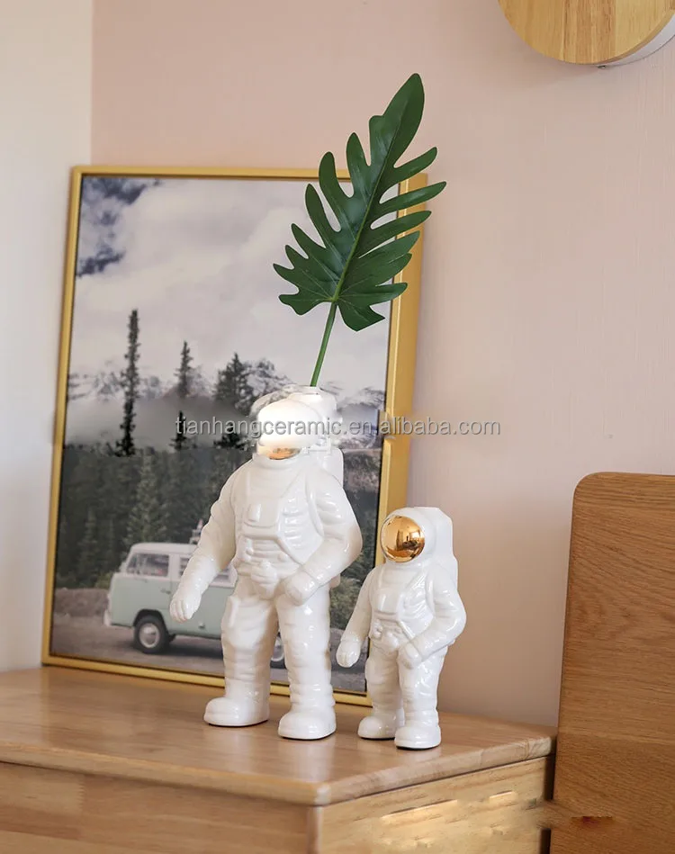 Nordic office gift spaceman model white ceramic ornaments for home decor luxury accessories .jpg