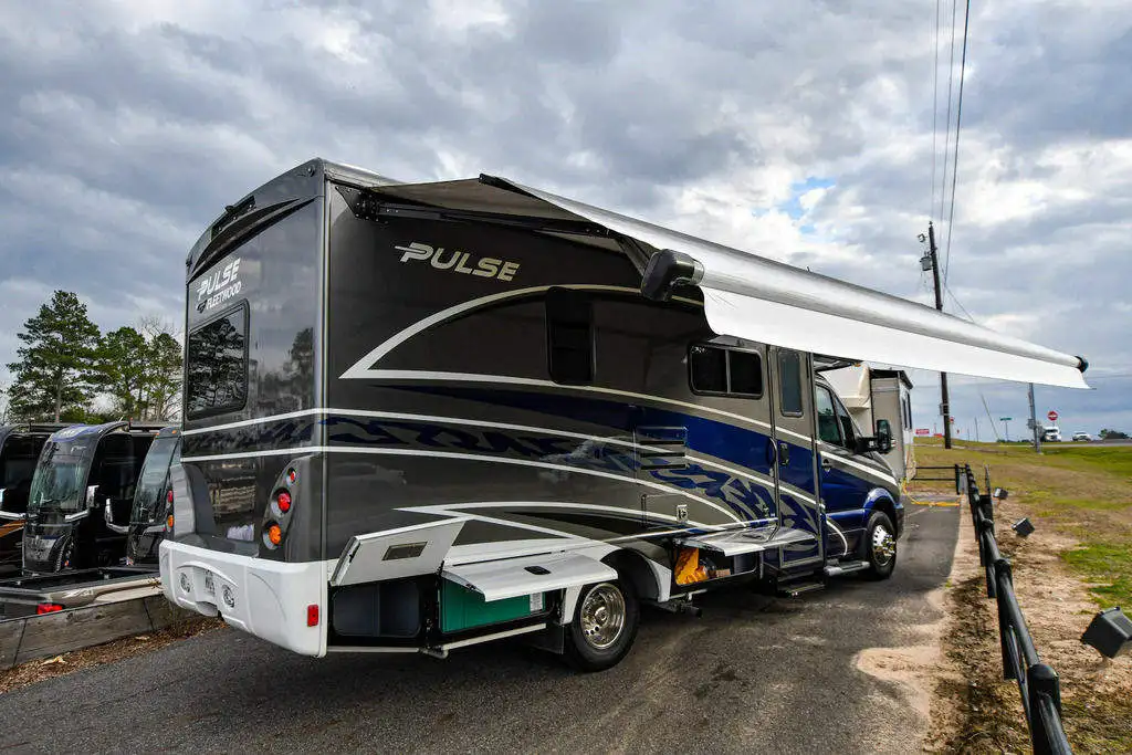 Used 2019 Fleetwood Class C RV Pulse 24B Luxury MOTORHOME Used for Camping