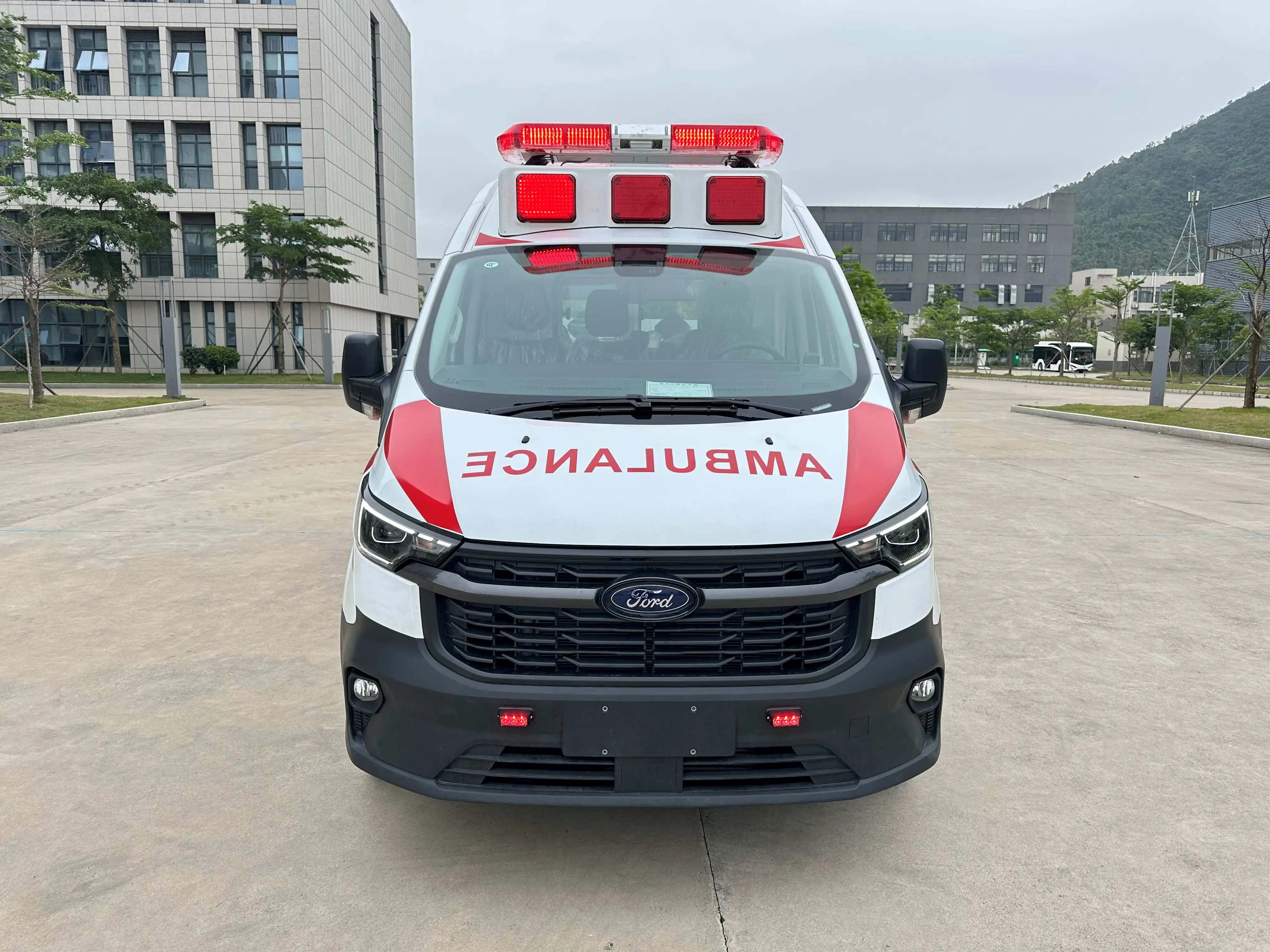 Advanced Transport Transit V362 Monitoring ICU Medical Ambulance Vehicle Hospital Rescue Ambulance Car for Sale