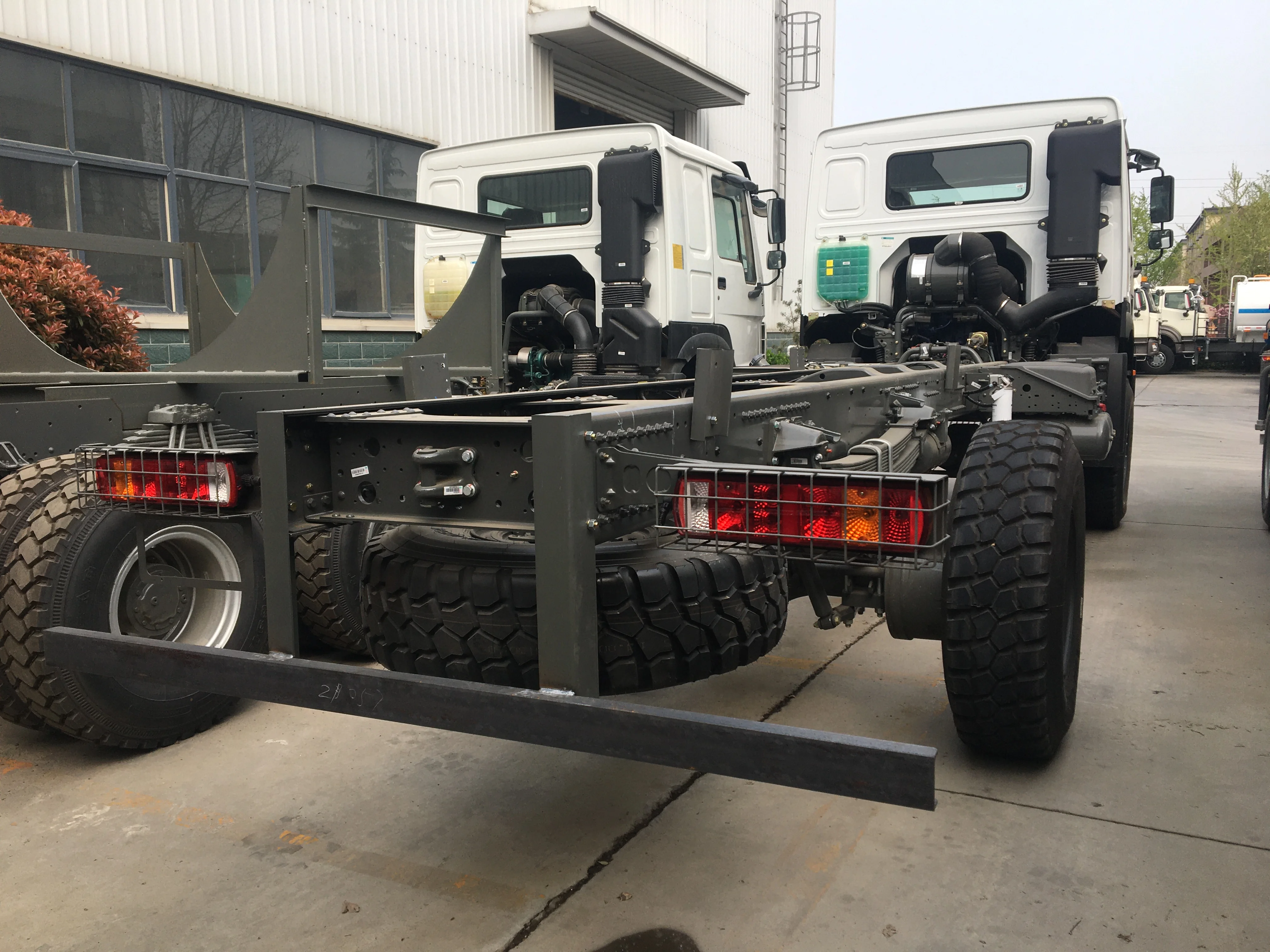 hot sale 300hp 20 ton SINOTRUK HOWO 4x4 all wheel drive howo 4x4 cargo truck
