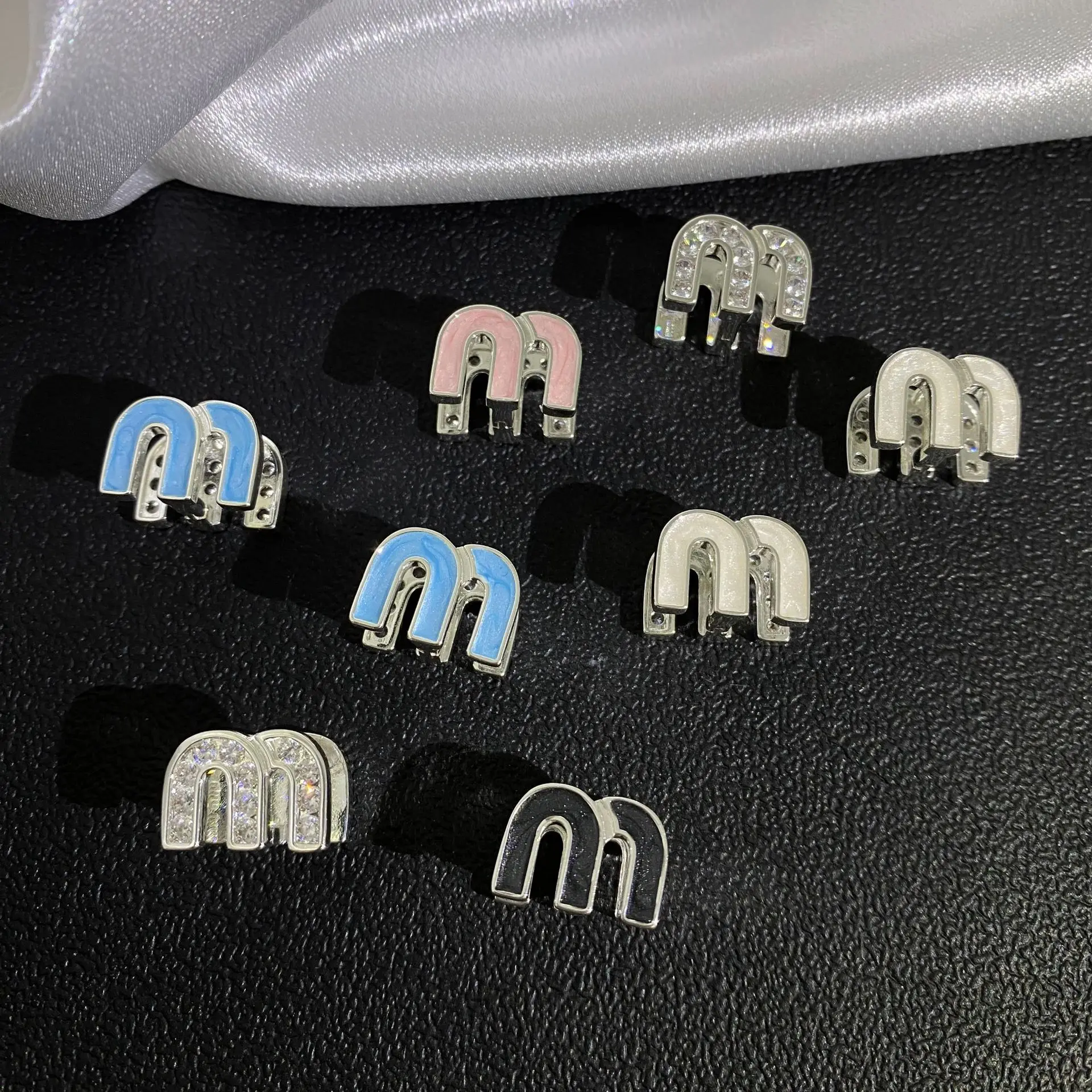 2023 Popular M Letter Light Luxury Drop Glaze Double Sided Wearable French Earrings