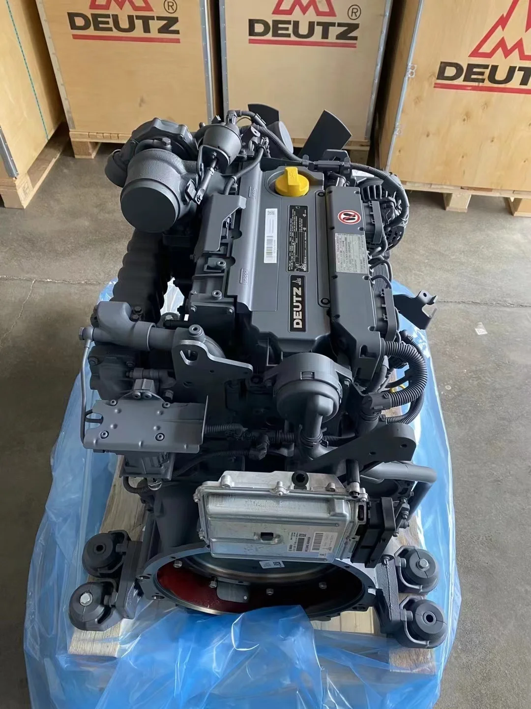 water cooled 4 cylinders 2300rpm TCD TCD4.1 L4  machines diesel engine