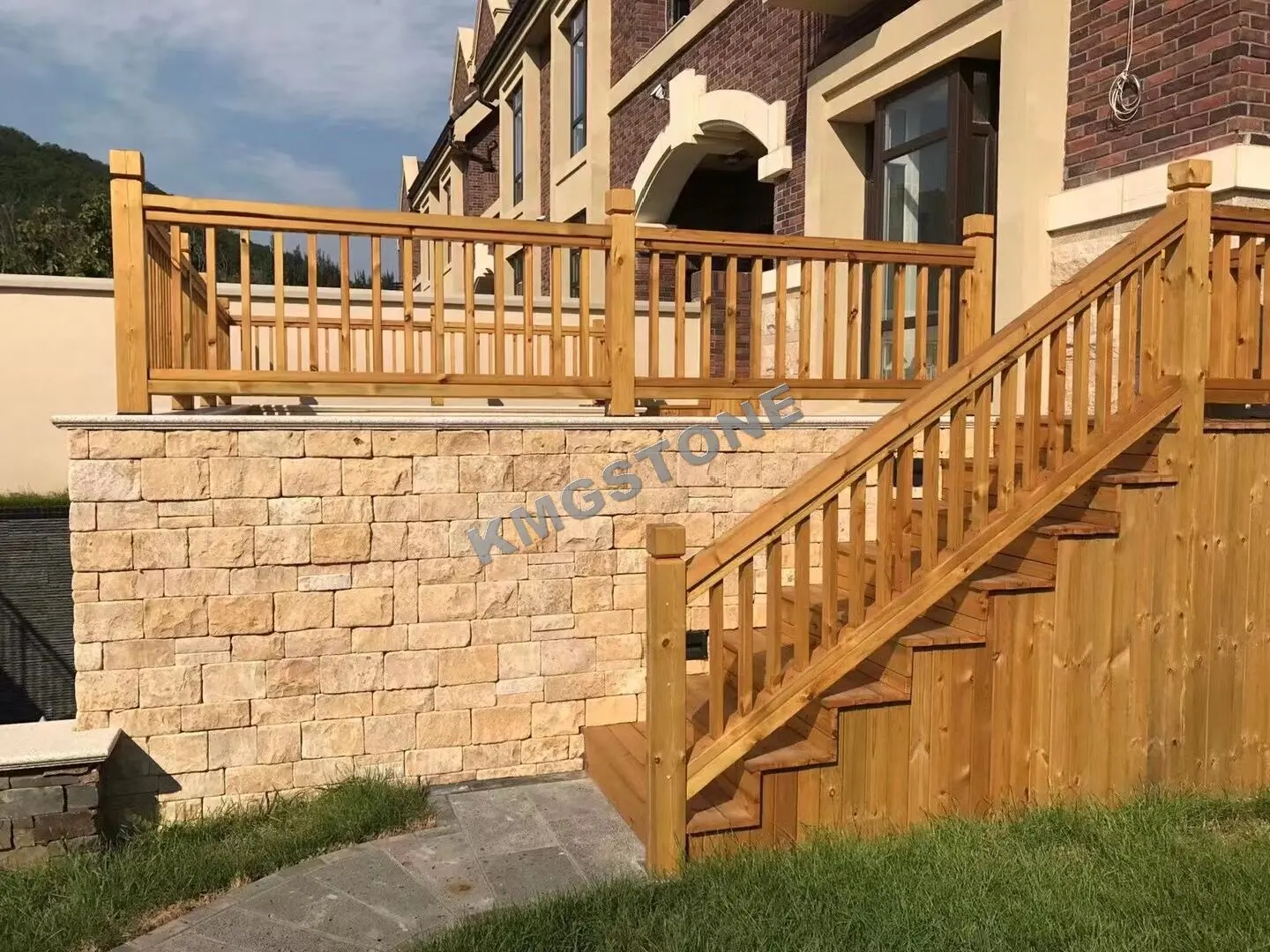 Chinese Roman Beige Limestone Split Face Cladding Modern Outdoor Villa Tile CE Certificate Tumbled Antique Exterior Block