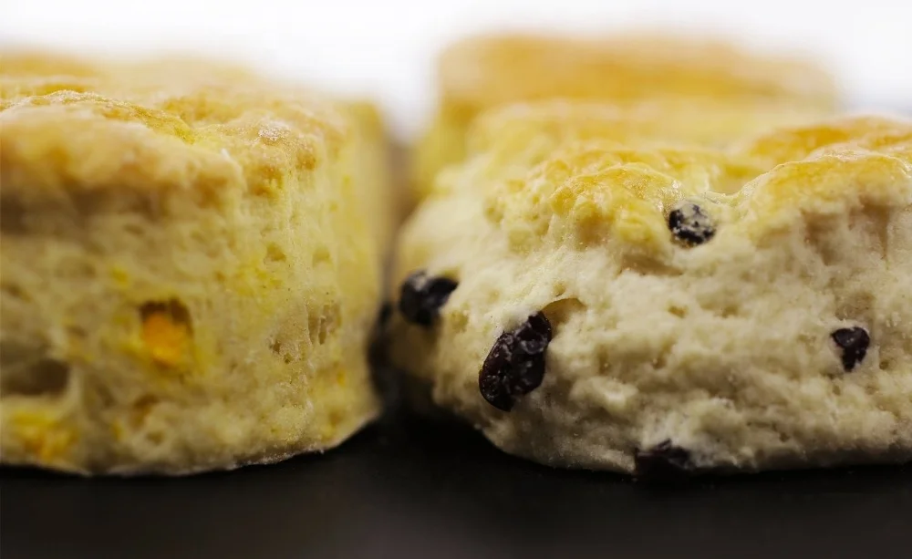 Hot Selling Cast Iron Grill Skillet and Pan with Handles for Pizza Eggs Pancake Cast Iron Pizza and Baking Pan Kitchen Cookware