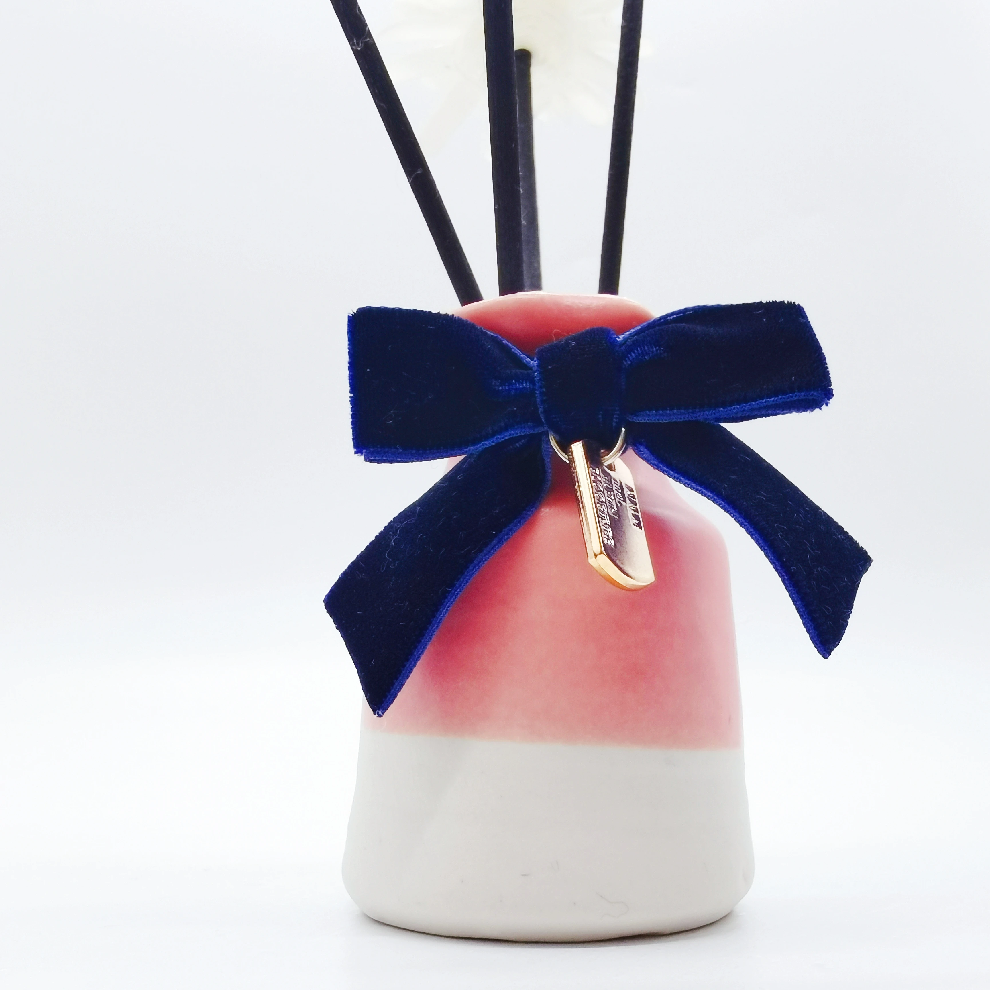 Best Price Factory Pre-tied Wholesale High-Quality Velvet Ribbon Bows for Gift Decoration Bottle Neck Tied
