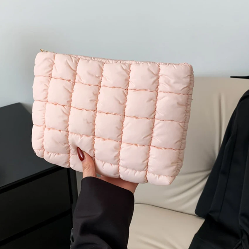 Женская стеганая косметичка