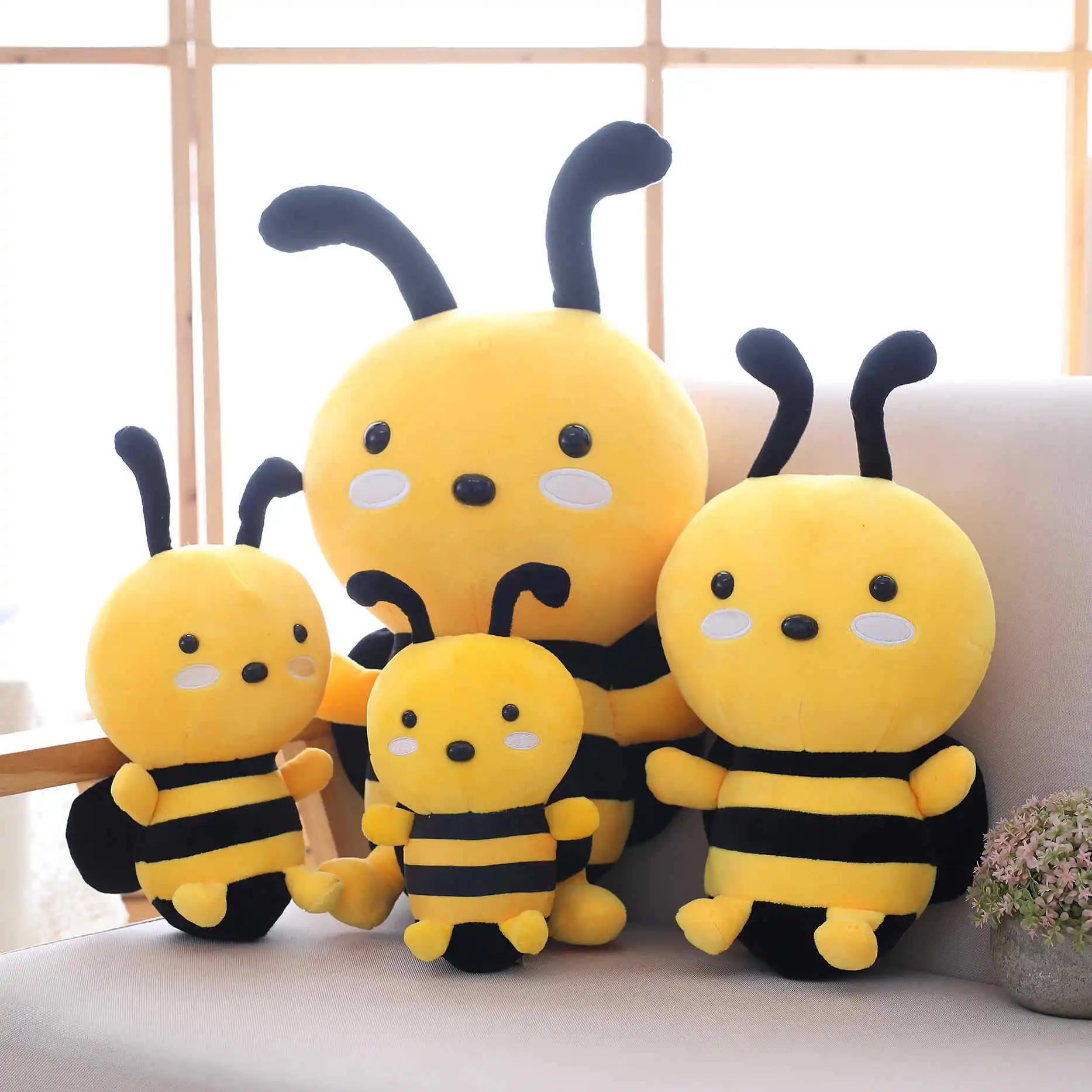 Link Brand Cute Little Bee Pillow Kindergarten Holiday Event Gift Plush Doll
