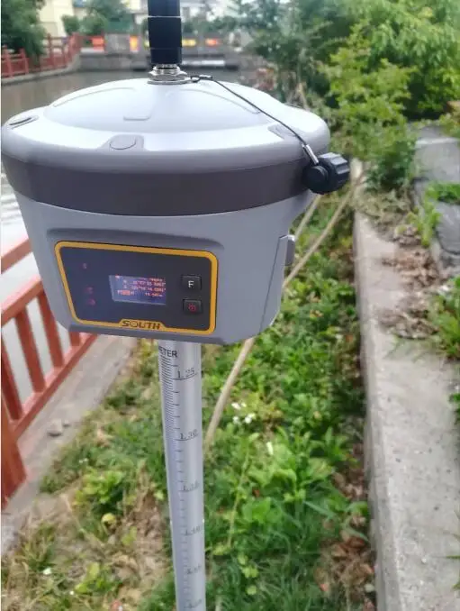 Convenient to carry Geodetic South brand galaxy g6 GNSS Receiver
