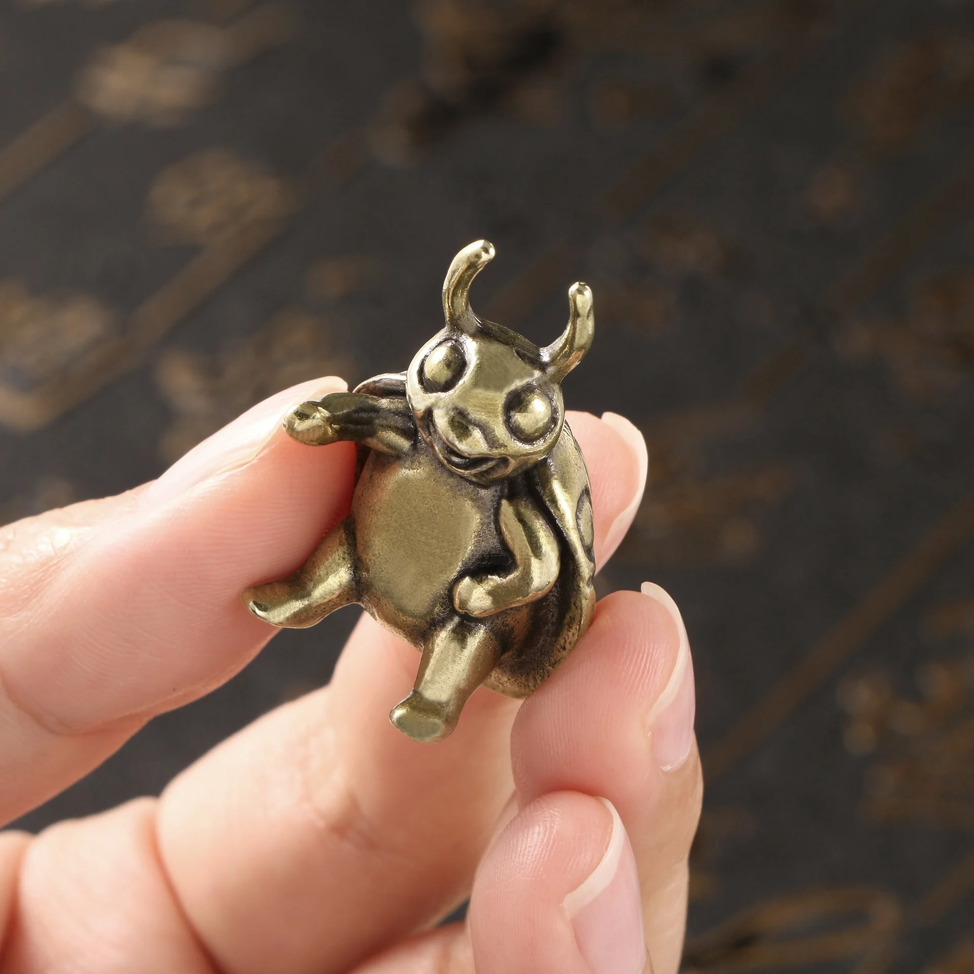 Wholesale brass toys, seven-star insect ornaments, copper crafts and insect statues.