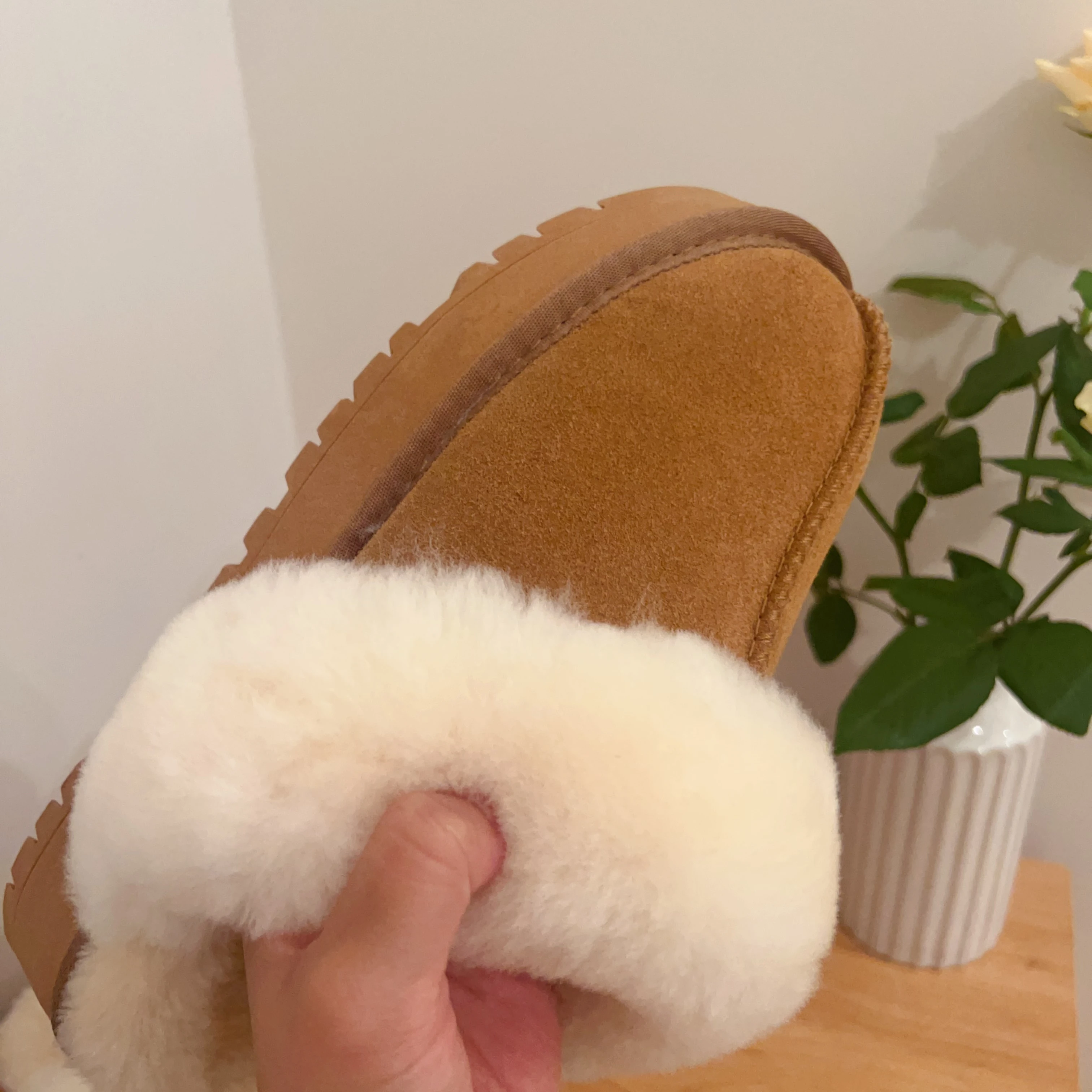 Popular Factory New Arrival Maroon Warm Non-Slip Leather Slippers Suitable for Indoor snow boots