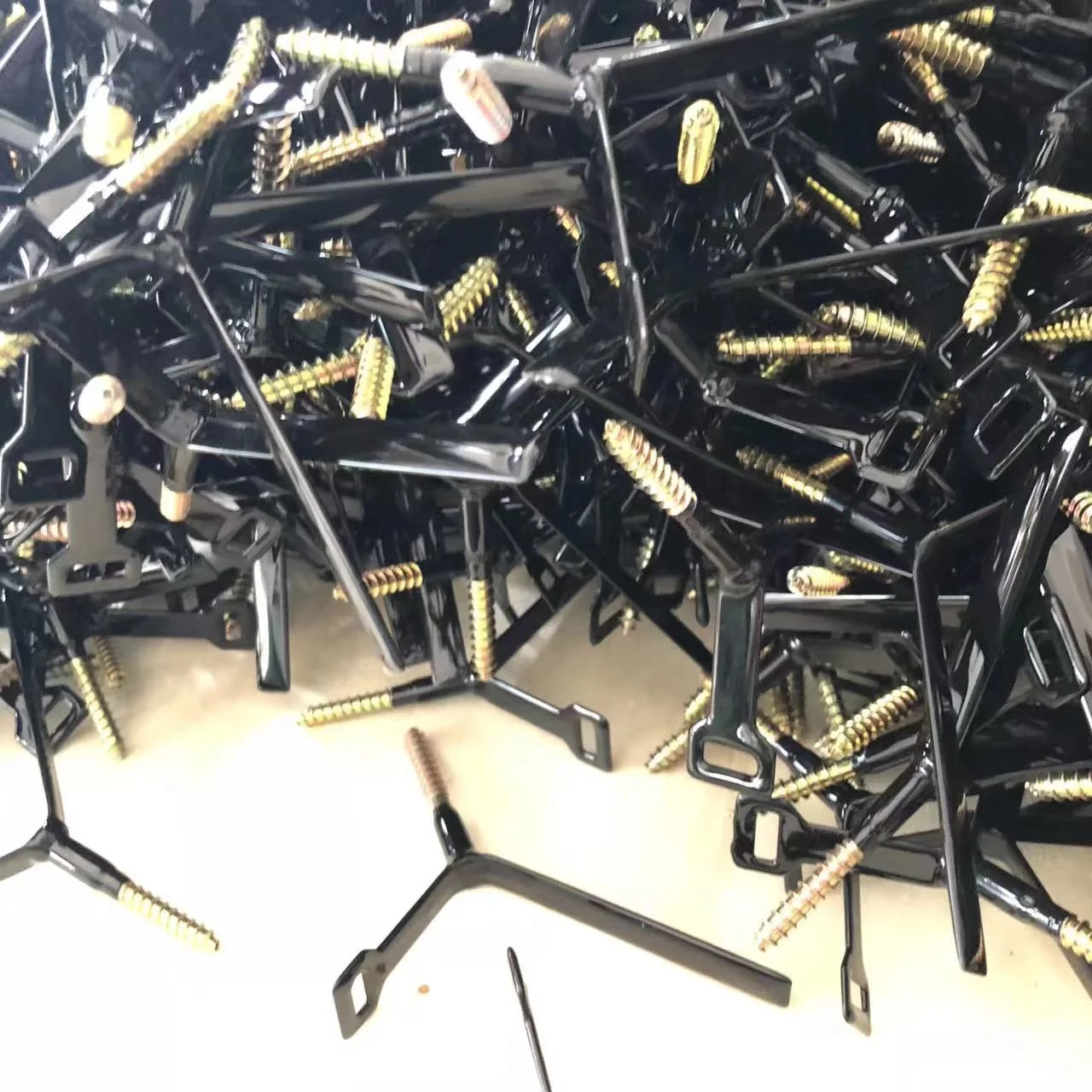 Plastic coated/impregnated insulated wood screw type strapping straps for electrical fixation