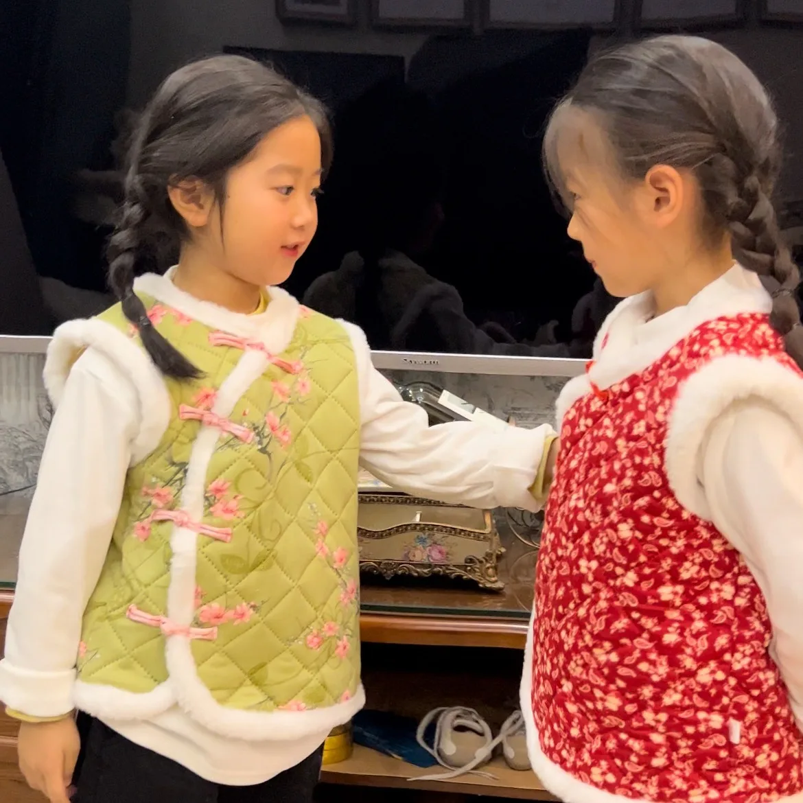 New cotton Guofeng vest 2025 winter New Year dress girl baby national wind plus fleece thickened net red vest