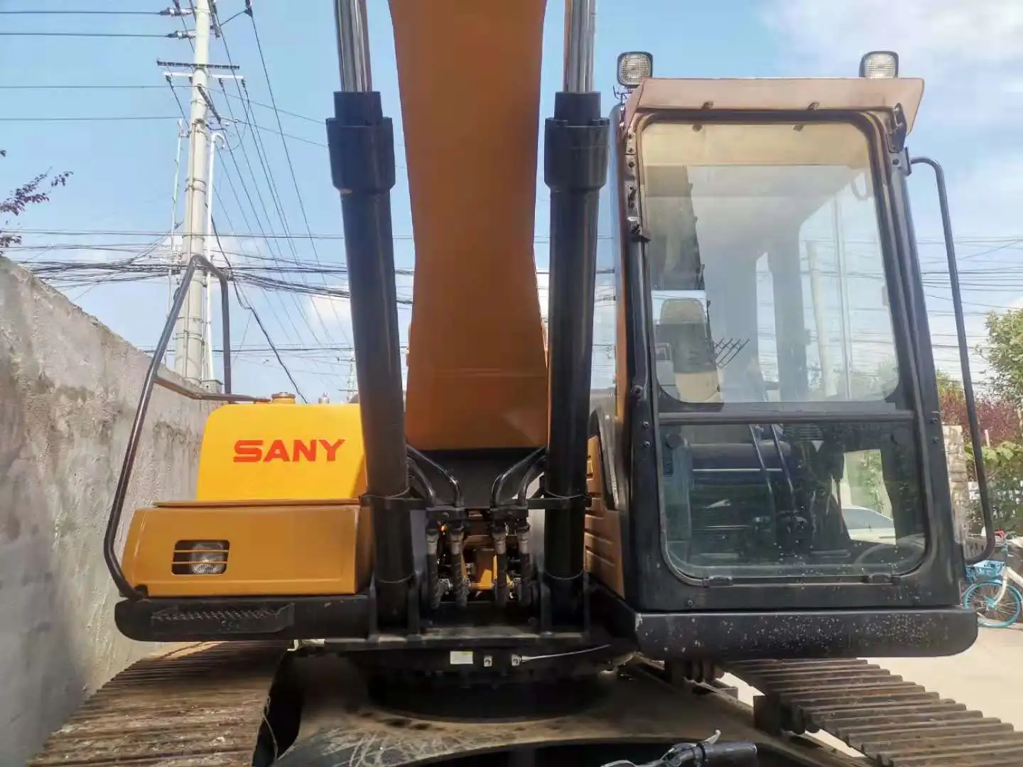 Хорошее состояние 21 5 тонн б/у гусеничный экскаватор SANY с длинной