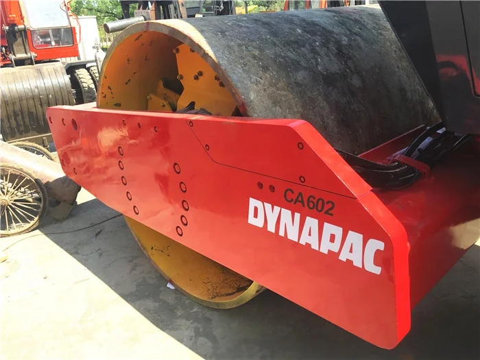 Подержанный однобарабанный дорожный каток Dynapac CA602D в хорошем и чистом состоянии для