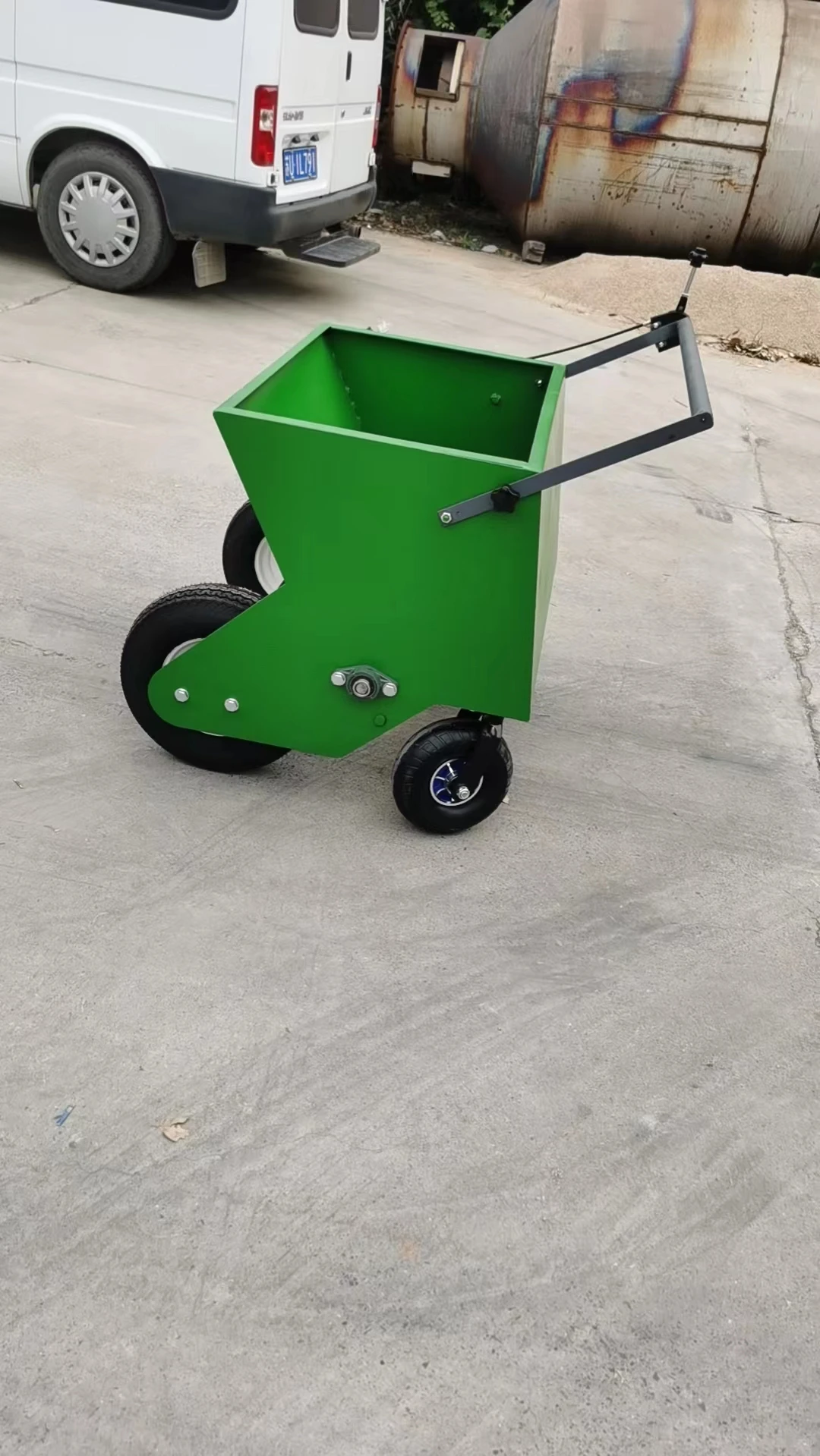 Sand dropping artificial grass installation equipment tools infill machine sand and rubber filling spreader