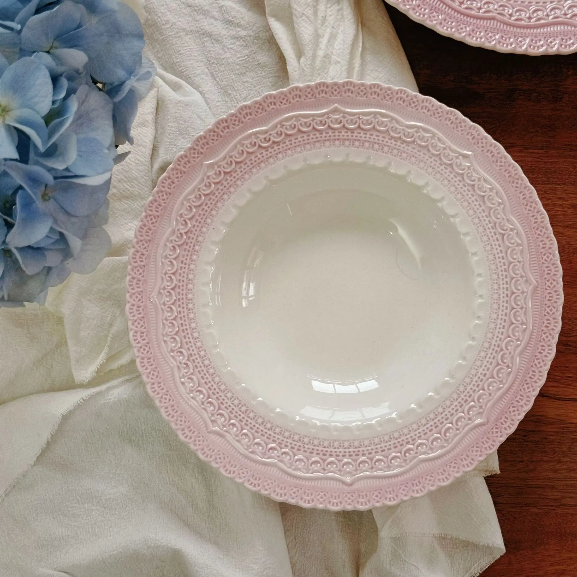 Vintage French Style Relief Pink Ceramic Plate Pasta Salad Fruit Plate Home Decoration Plate
