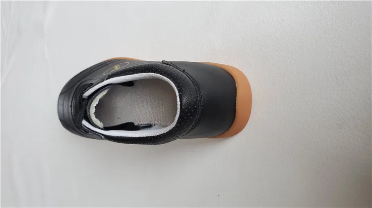 sports shoes sneakers