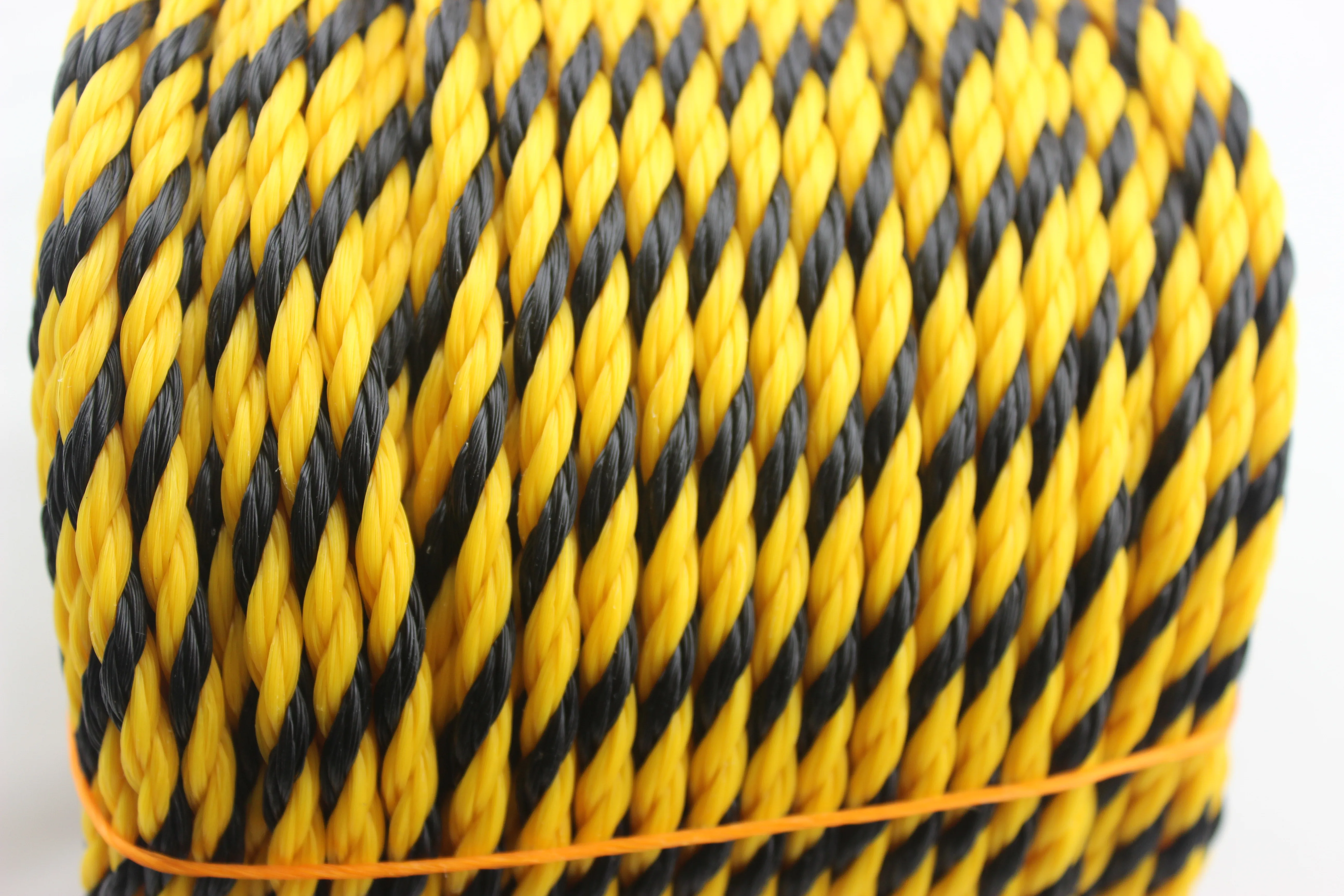 Manufacturers High Strength Quality Yellow Black 3 Strands Twisted PP PE Tiger Rope