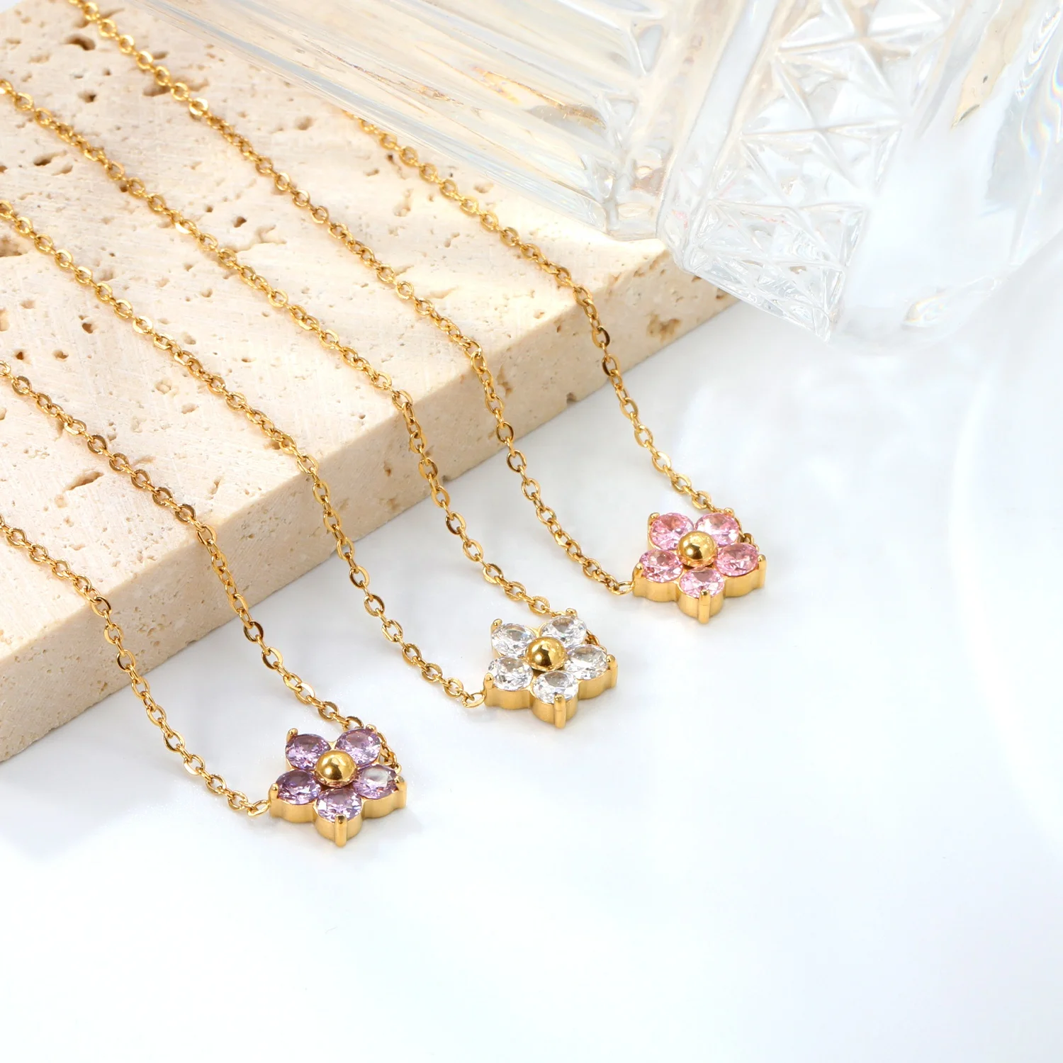 Wholesale Crystal fashion jewelry necklaces Korea Style Stainless Steel 18K Gold Plated Zircon Tiny Flower Necklace For Women