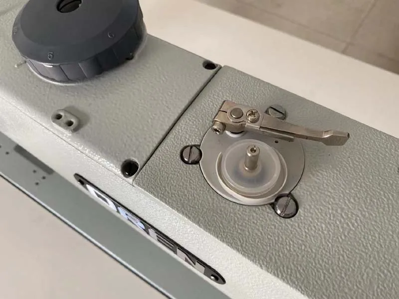 Industrial triple synchronous DU double needle sewing machine Car foot mat splicing machine thick double needle car  RN-650D