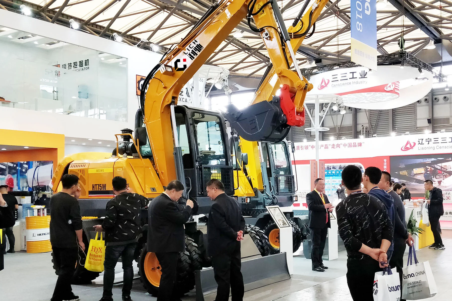 LICHMACH LC295W-9A Excavator 9.5ton 0.3cbm Hydraulic Wheeled Excavators Bucket