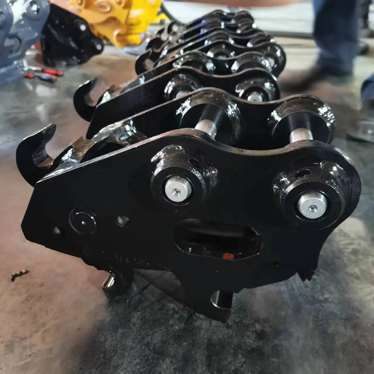 Construction Machinery Attachments Mini Excavator Parts Hydraulic Quick Hitch for 1-4ton excavator