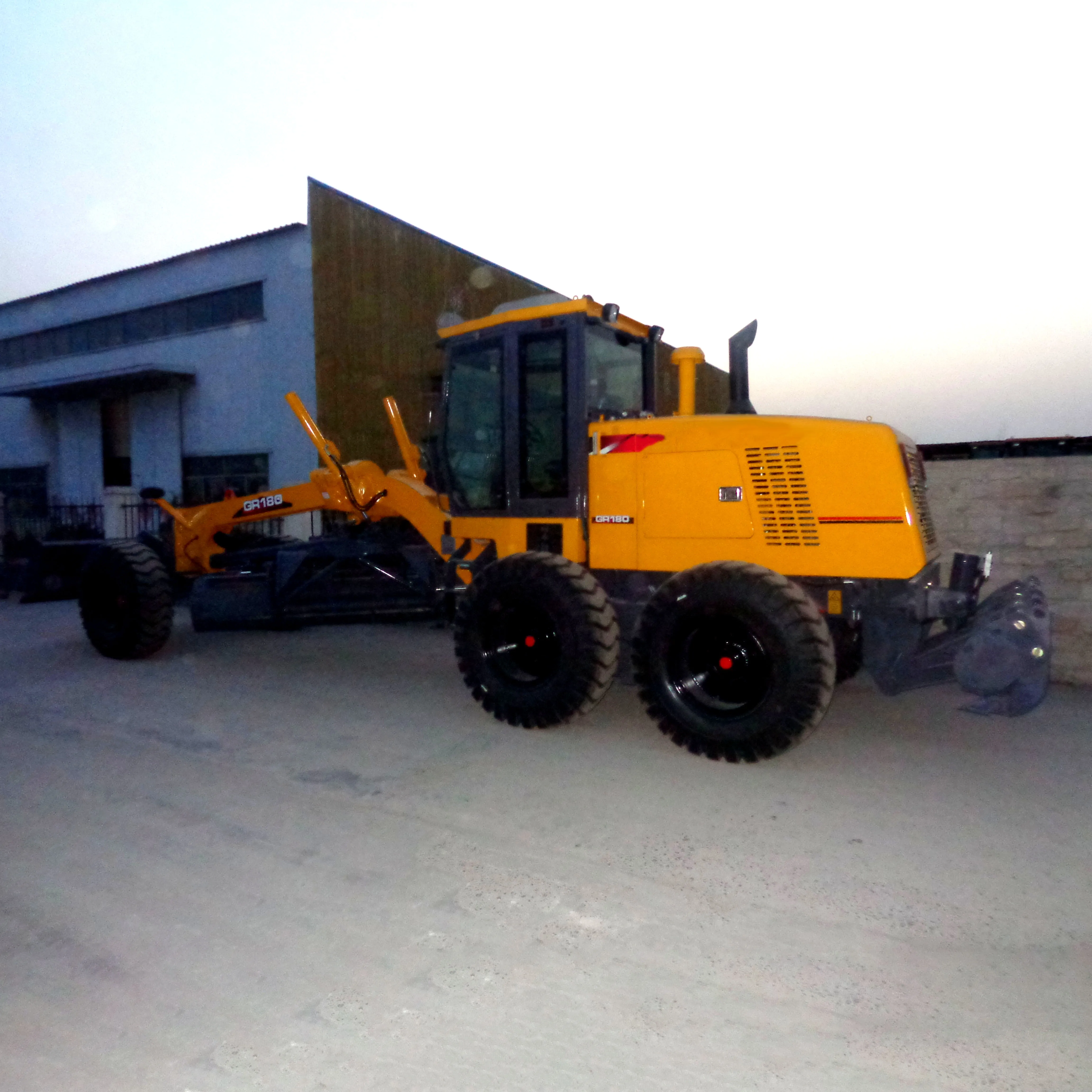 China Mini Motor grader GR100 102hp 7000kg with Good Price