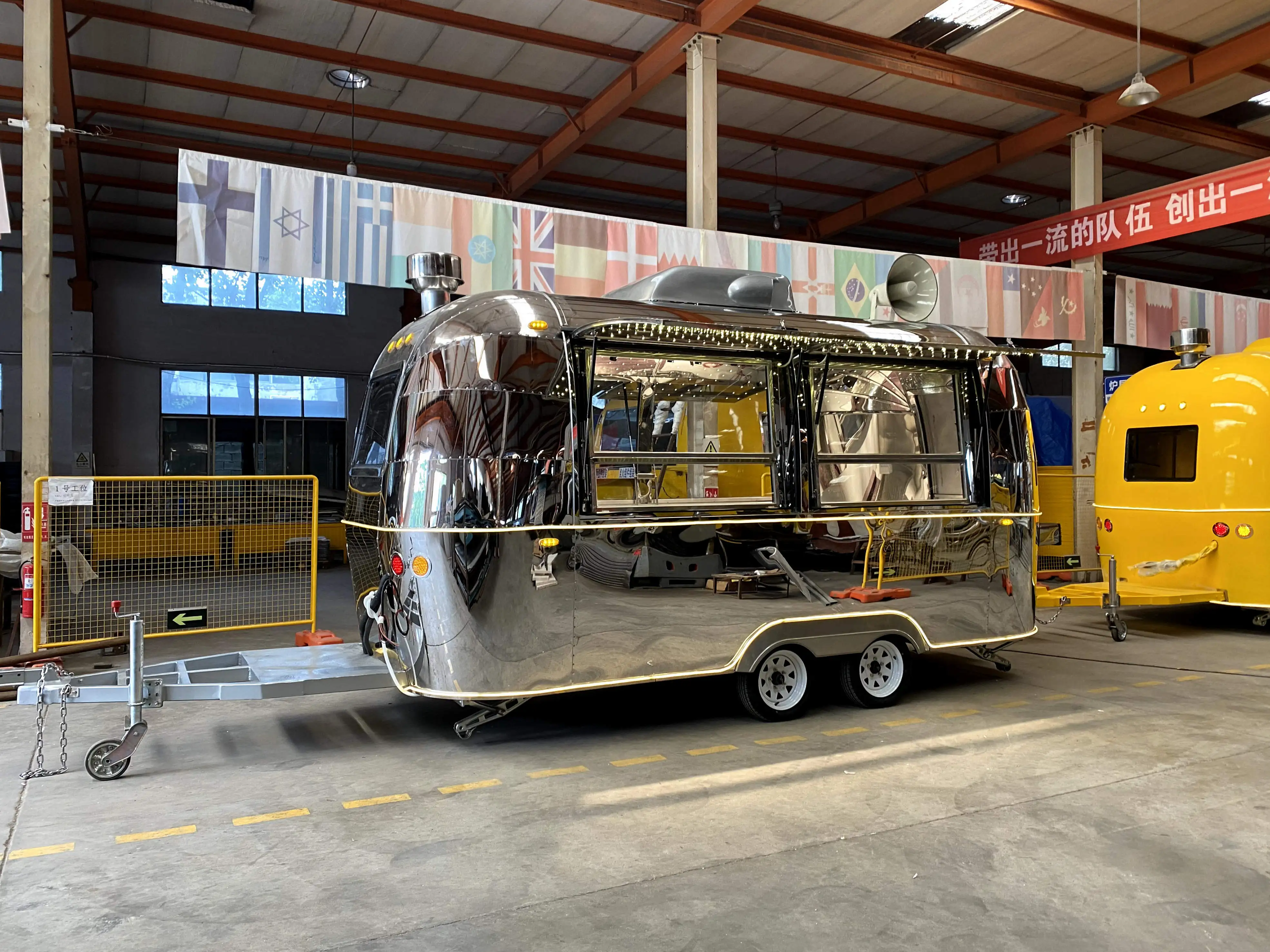 2024 Freezer Food Trailer Juice Bar Kiosk Bar Food Truck Cart Ice Cream Trailer for Sale India Customized Mobile Rcustomizedn/a