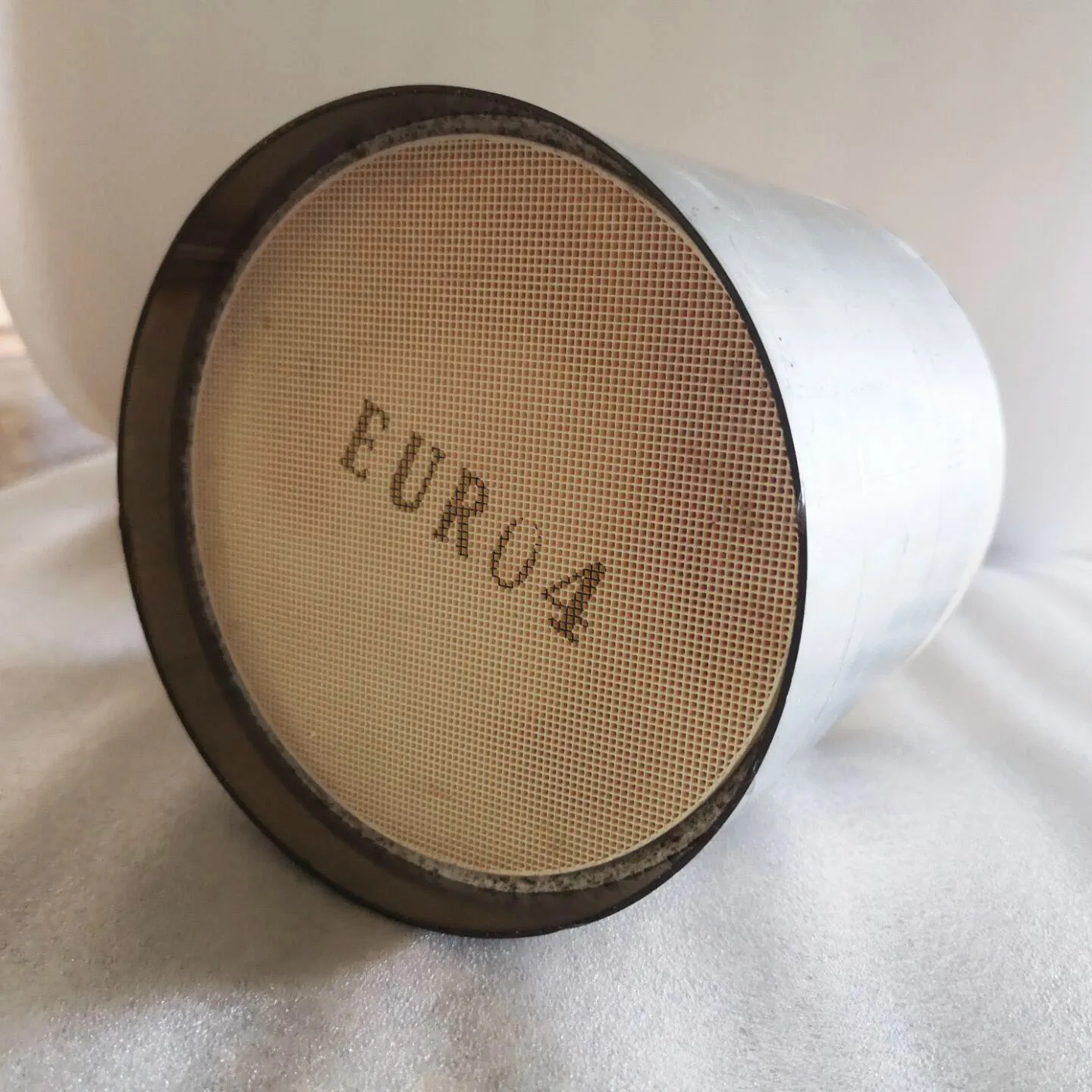 Honeycomb Platinum and Palladium and Rhodium Ceramic Substrate Core Three way Catalyst coating