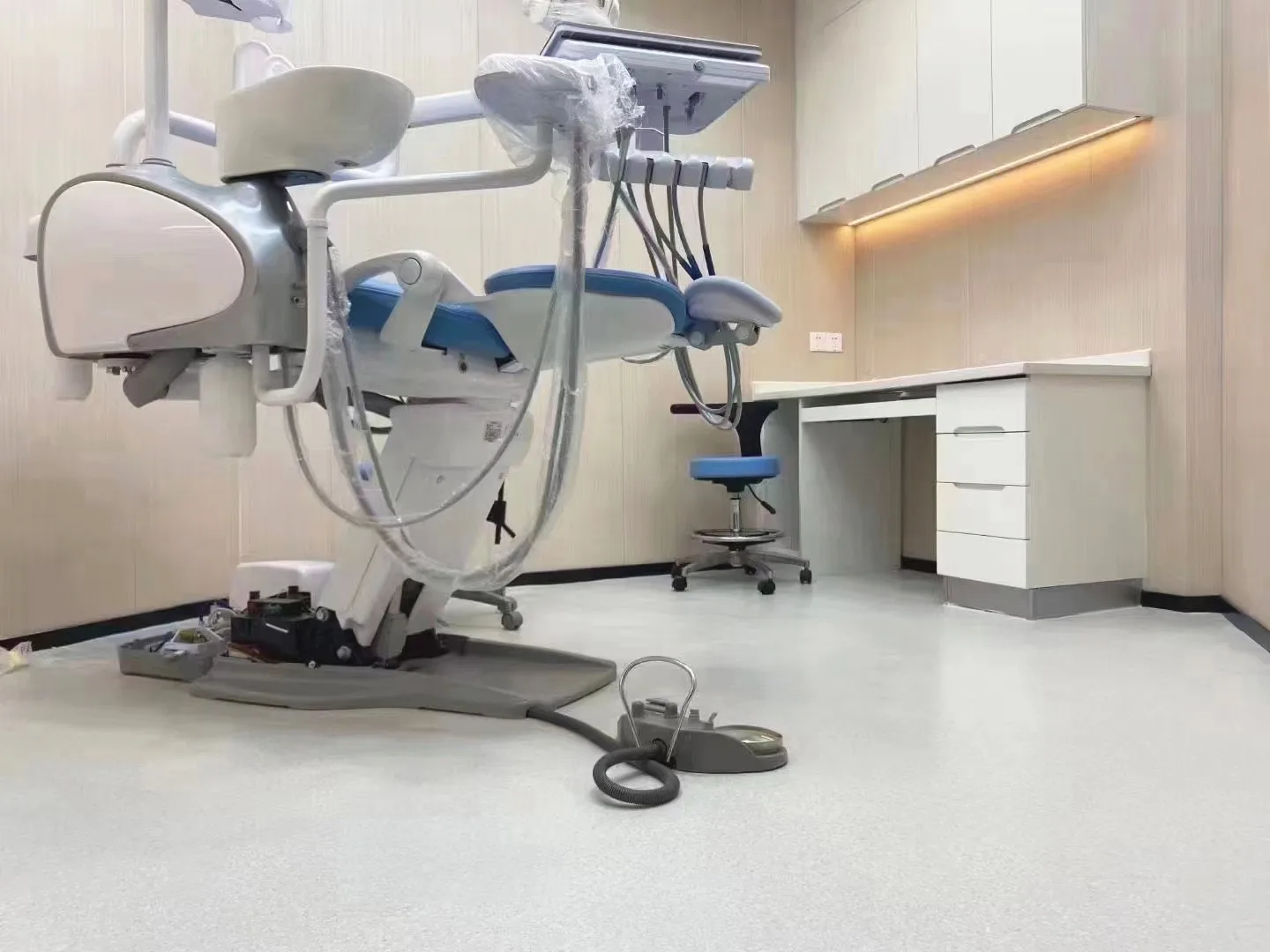 Ginee medical hospital use Pvc vinyl floor Directional pattern plastic carpet roll Electric Resistant Homogeneous Vinyl Flooring