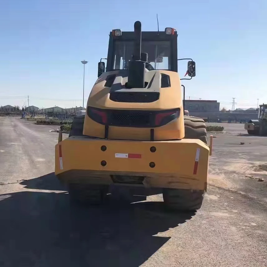 Хорошее состояние используемые нефритовые роликовые коньки Road Derma мигающий ролик для