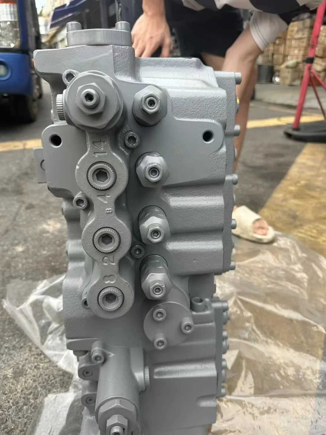 New  Distribution Valve Hydraulic Control Valve EX200-3 for Excavator