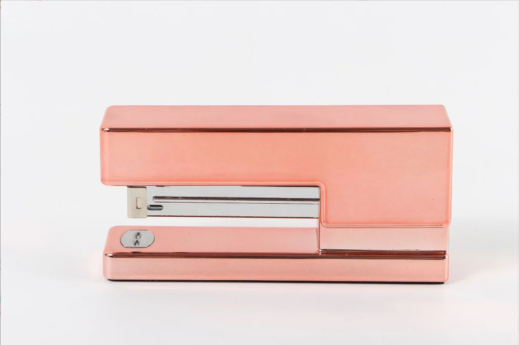 Office school desktop fancy new design stapler cute pink plastic stapler 24/6 labor-saving 2-25 sheet stapler