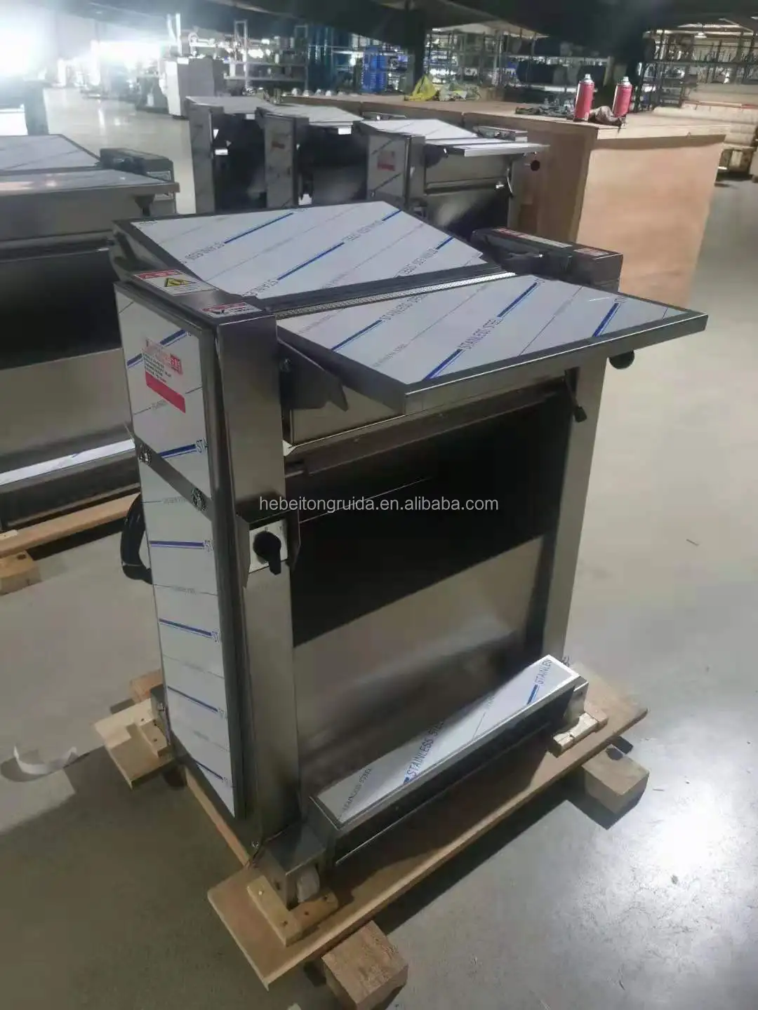 Pig meat pork skin removing / peeling separating machine