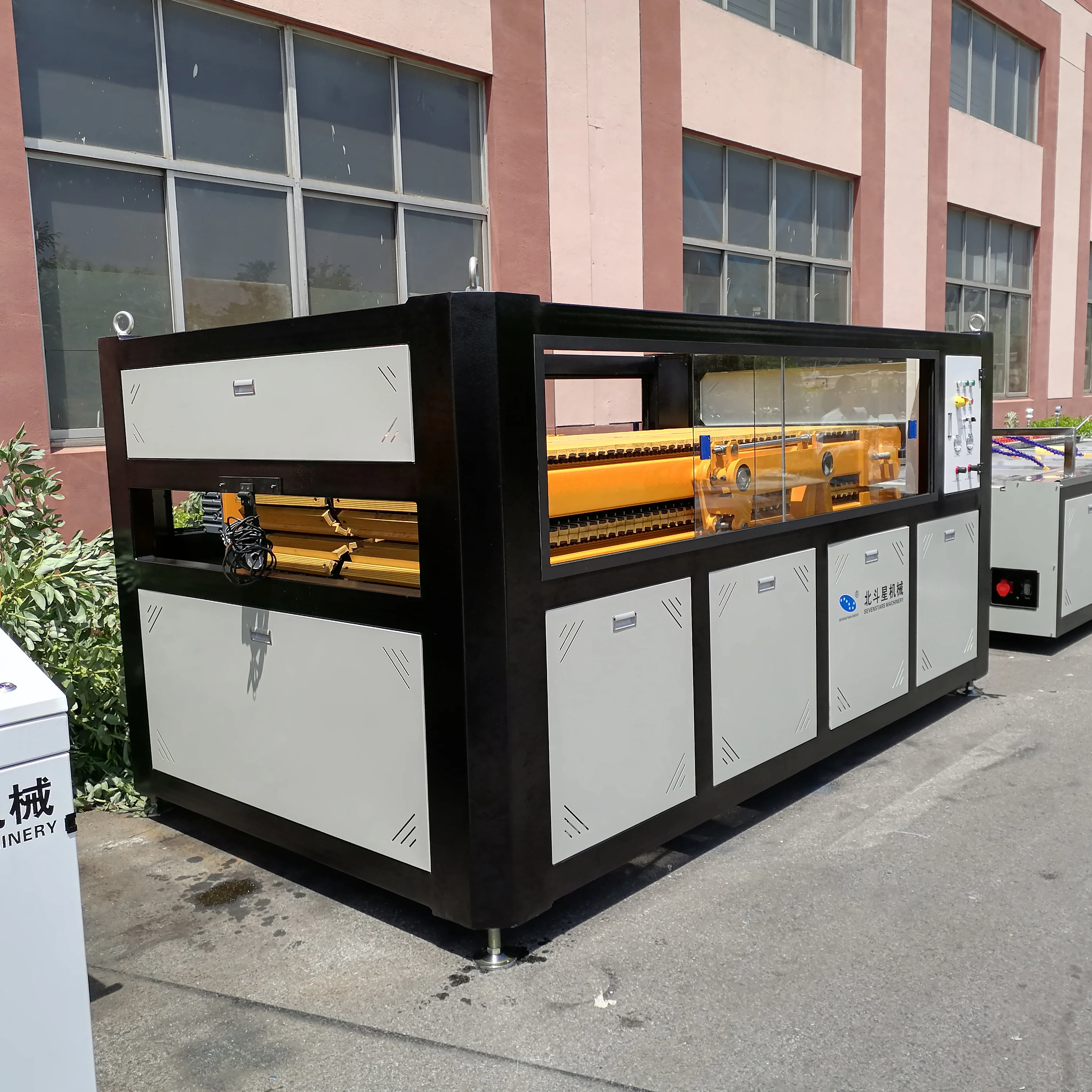 plastic pipe belt hauling off machine plastic ceiling panel tractor machine price