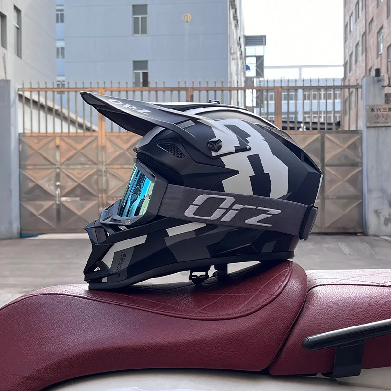 Professional Helmet Motorcycle racing lightweight mountain full helmet