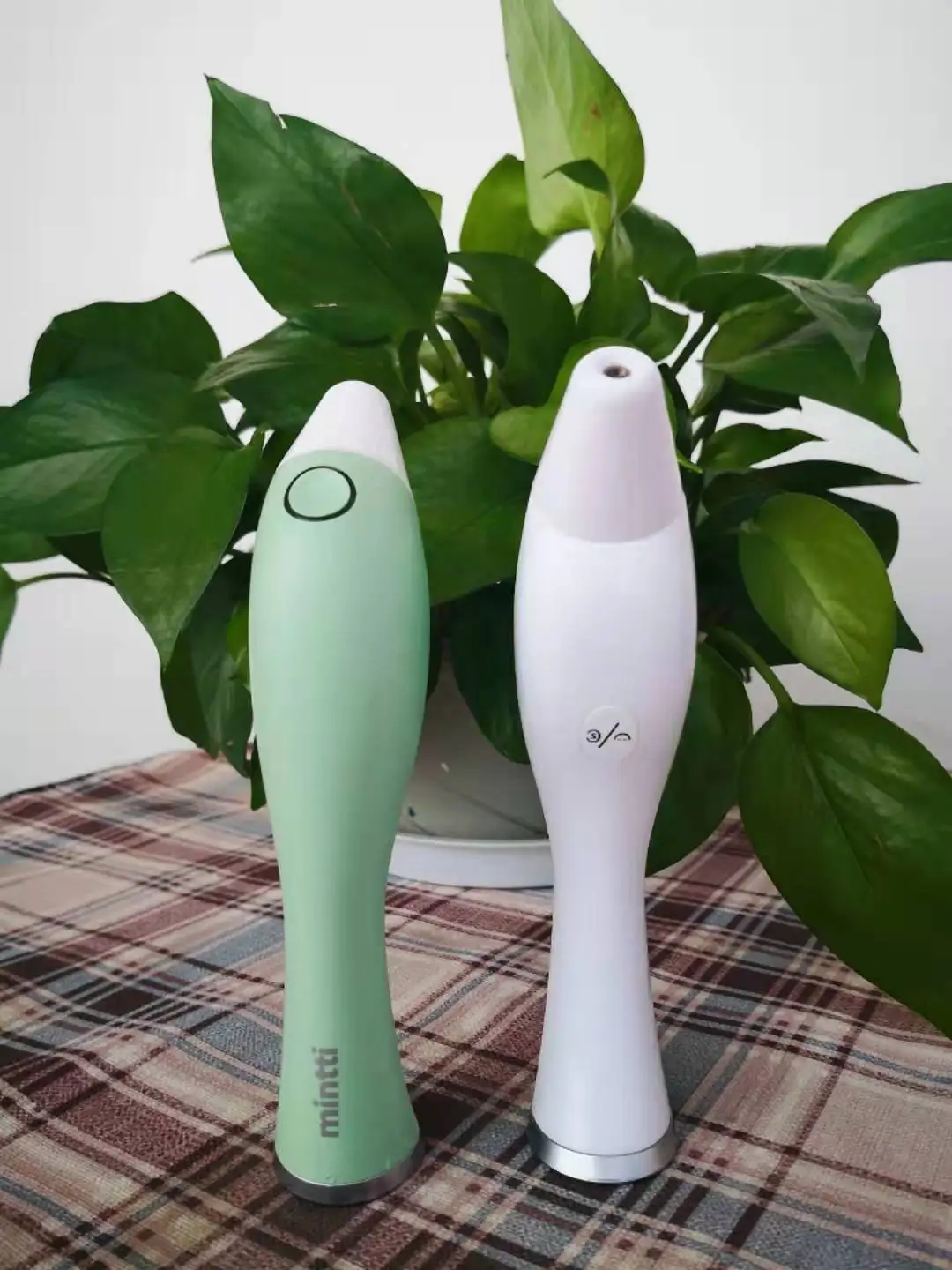 
Minttihealth CE ear type thermometer digital infared thermometer ear thermometer blue tooth 