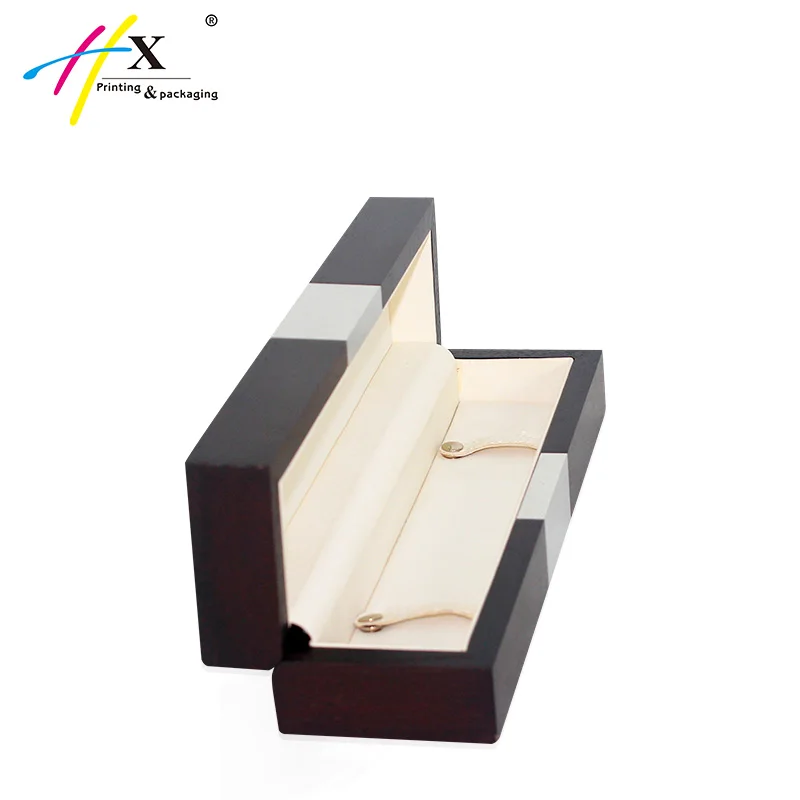 Деревянная коробка длинной формы для упаковки мужских часов