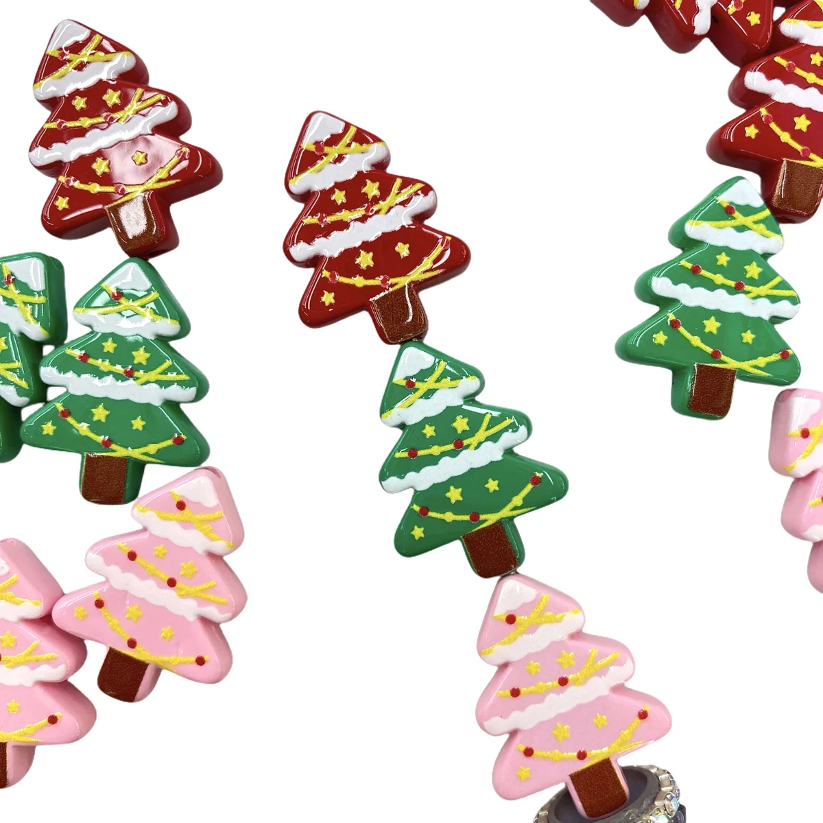 50pcs Happy Christmas cute cartoon Christmas tree acrylic beads for DIY bracelet jewelry pen pendant Handmade material