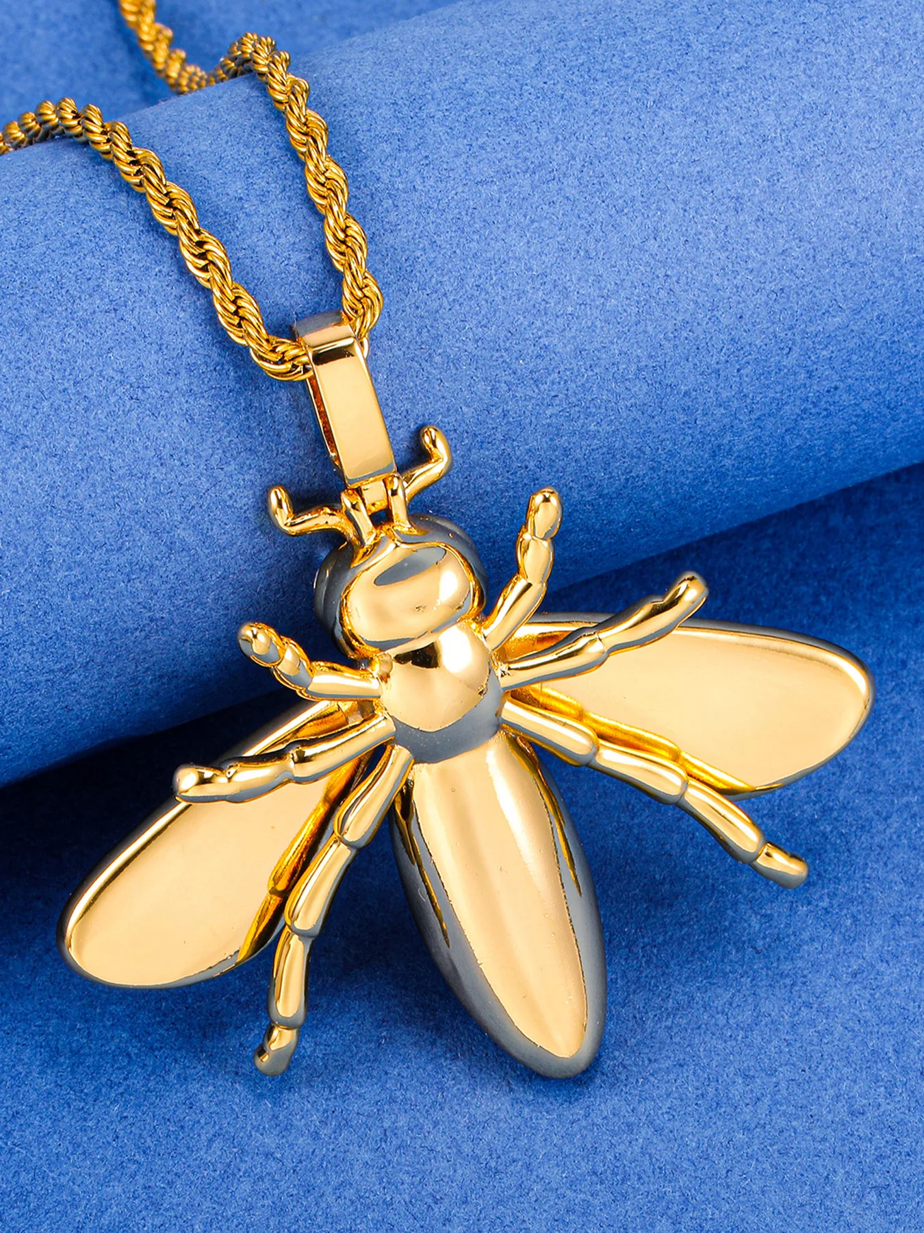 DE Shiny Fashion Stylish Hiphop Jewelry Iced Striking Animal Zircon Brass Bumblebee Pendant Necklace