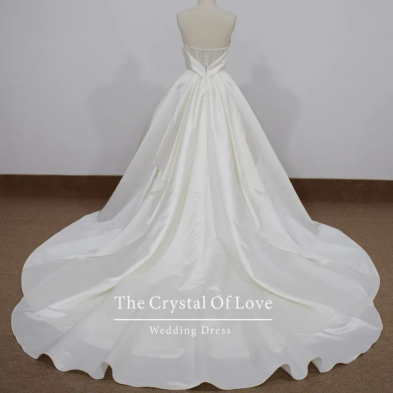 Simple and Elegant Strapless Satin Princess Wedding Gown for Bride Chapel Train