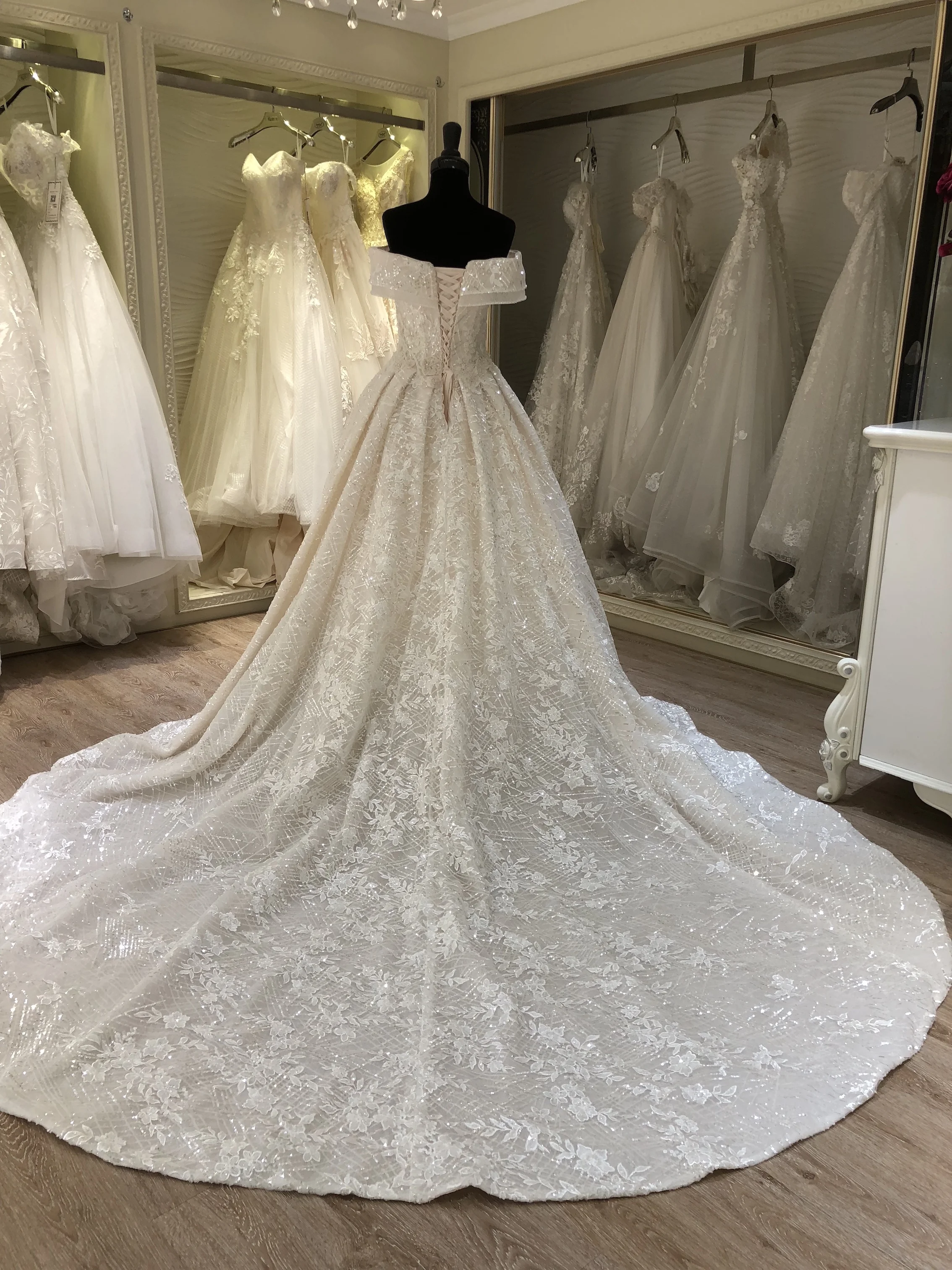 2021 factory wholesale price off shoulder shinny wedding dress ball gown for women