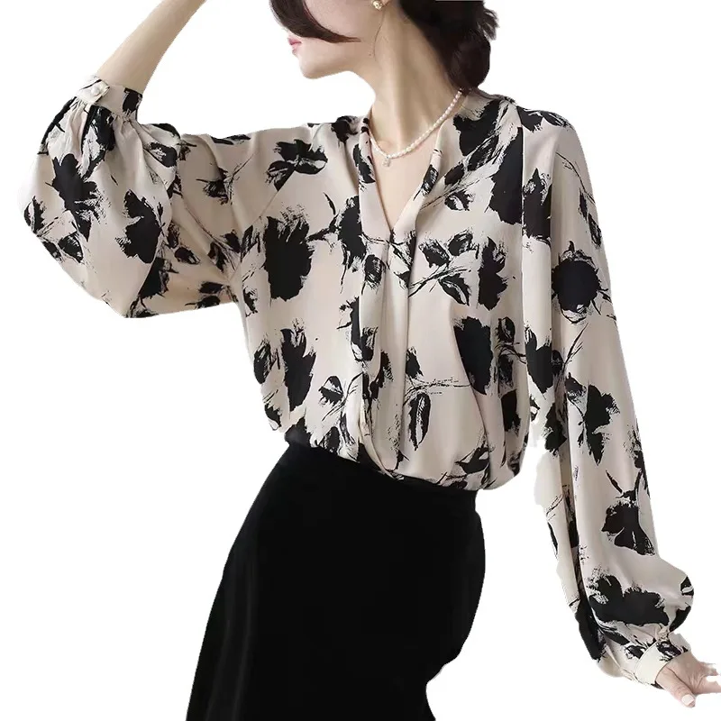 Женская атласная блузка с принтом