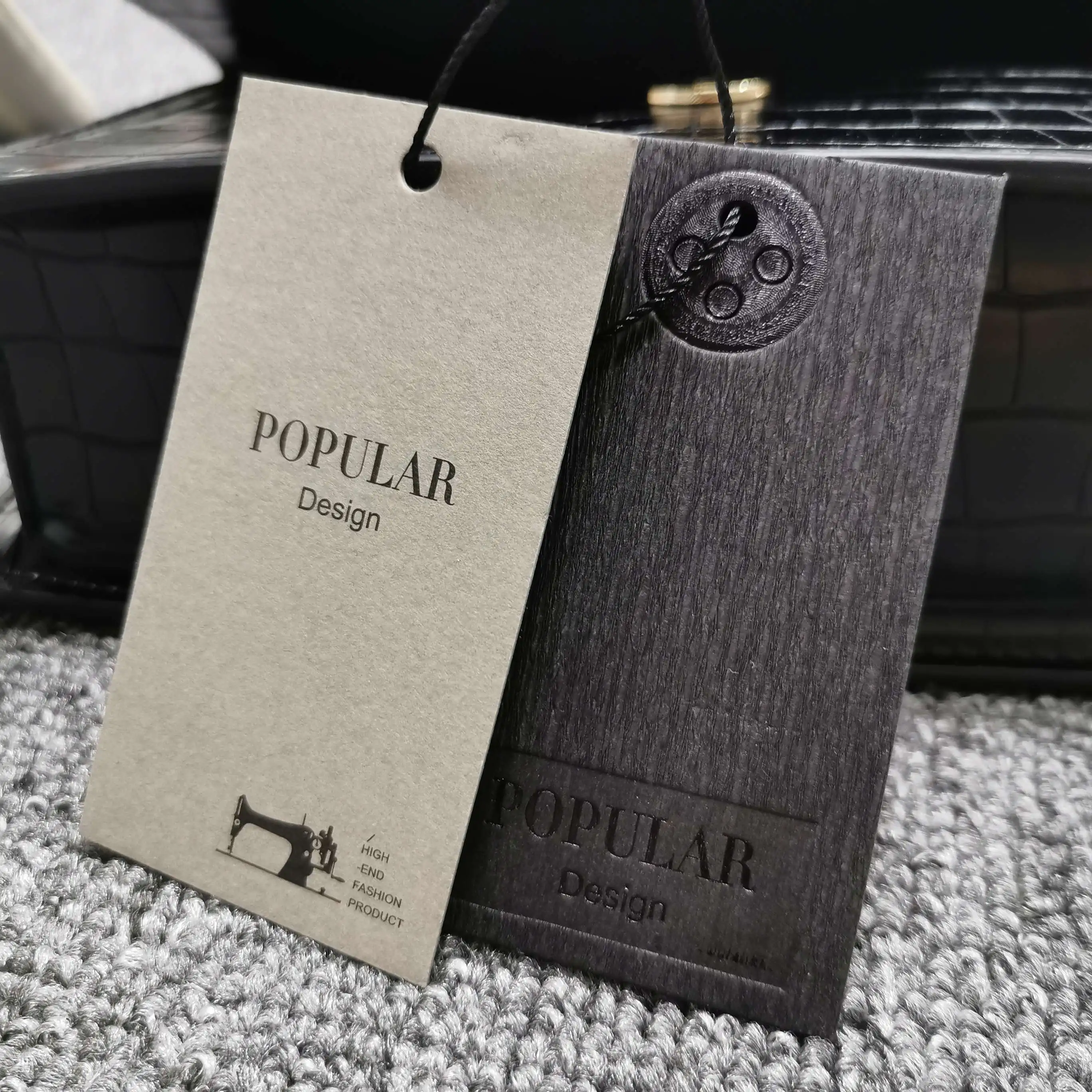 
Hot Selling Custom Eco Friendly Coated Paper Or Kraft Paper Gold Foil Or Printed Hang Tag With Own Logo With String 