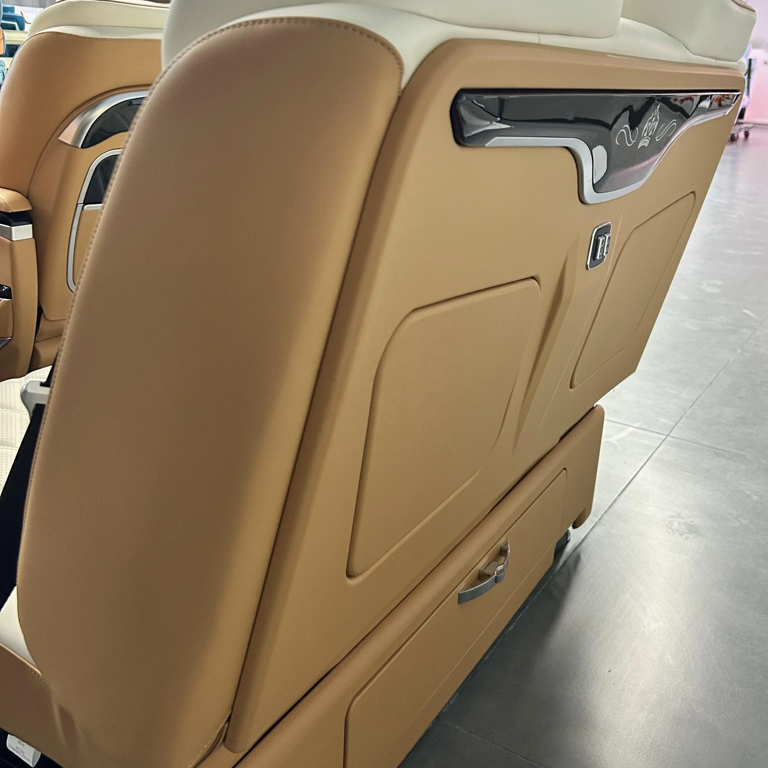 2023 New Arrival Luxury VIp Seat For MPV Interior Accessory Modify Auto Reclinable Pilot Seat For Mercedes Benz