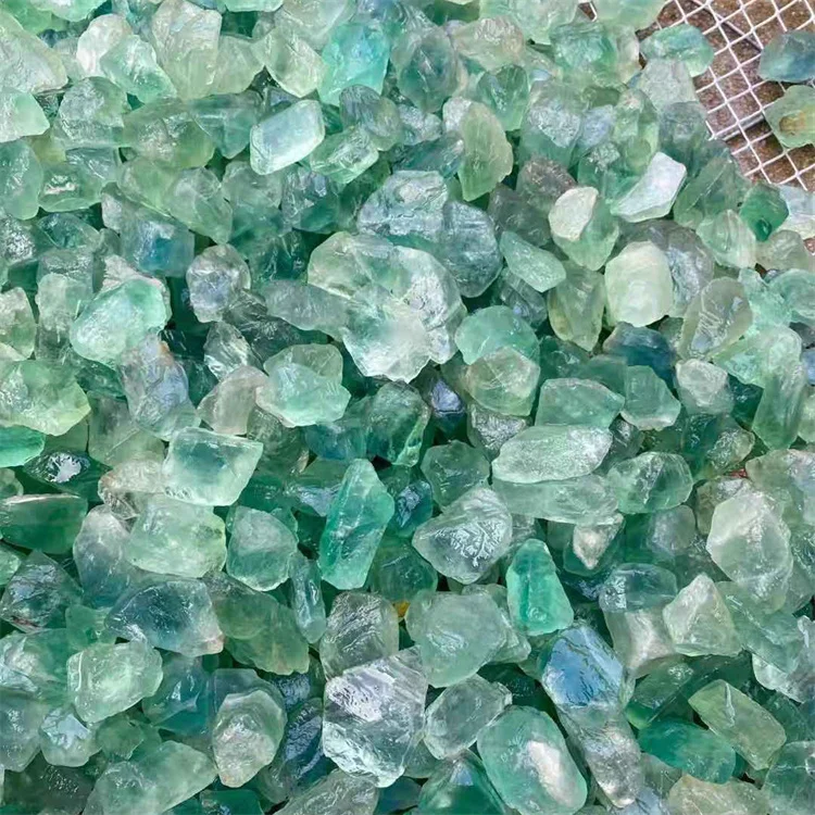 Wholesale Demagnetized crushed stone crystal raw stones Green fluorite price per ton aromatherapy expanding stone for sale